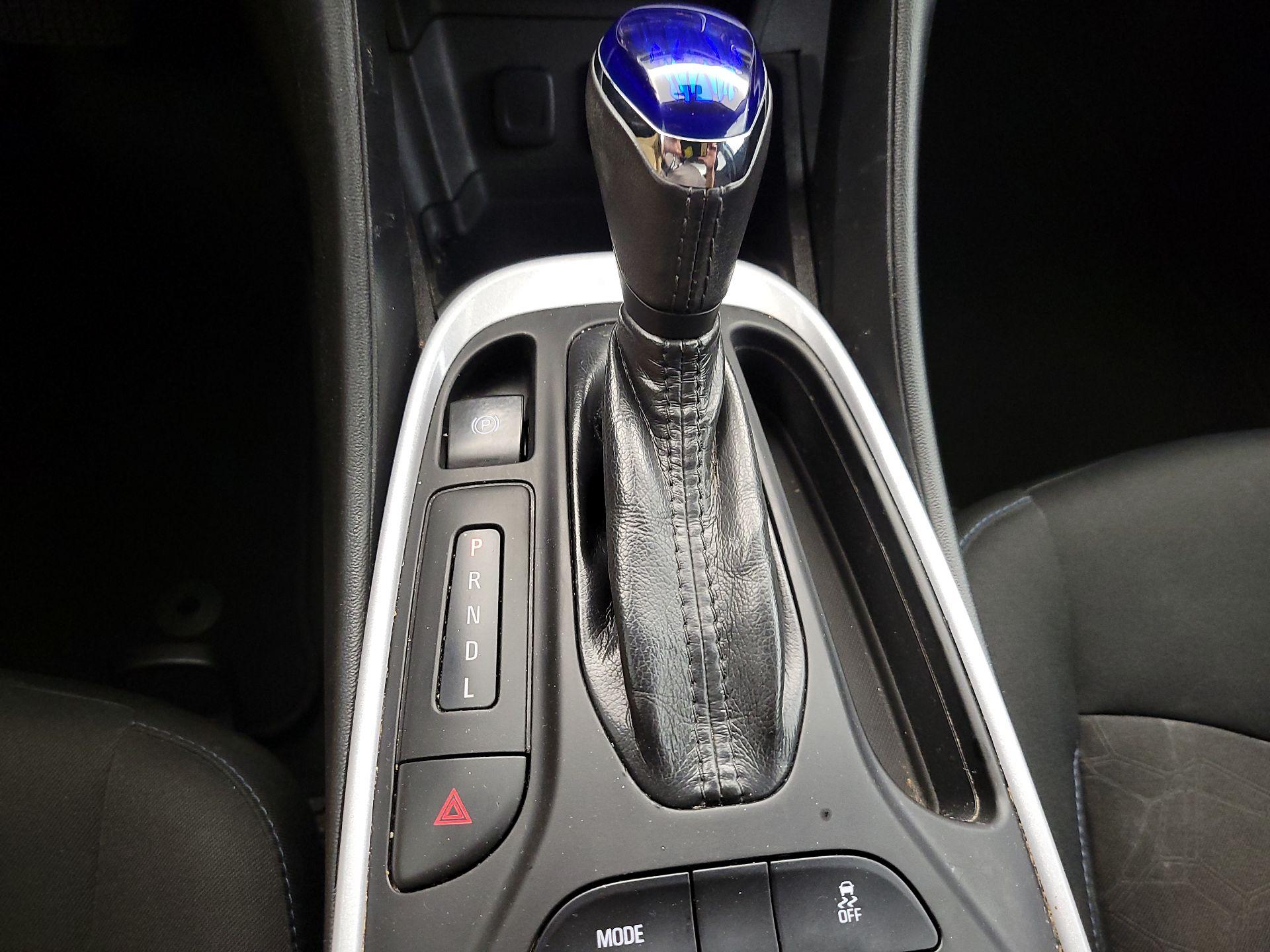 Thumbnail: 2017 Chevrolet Volt - 17