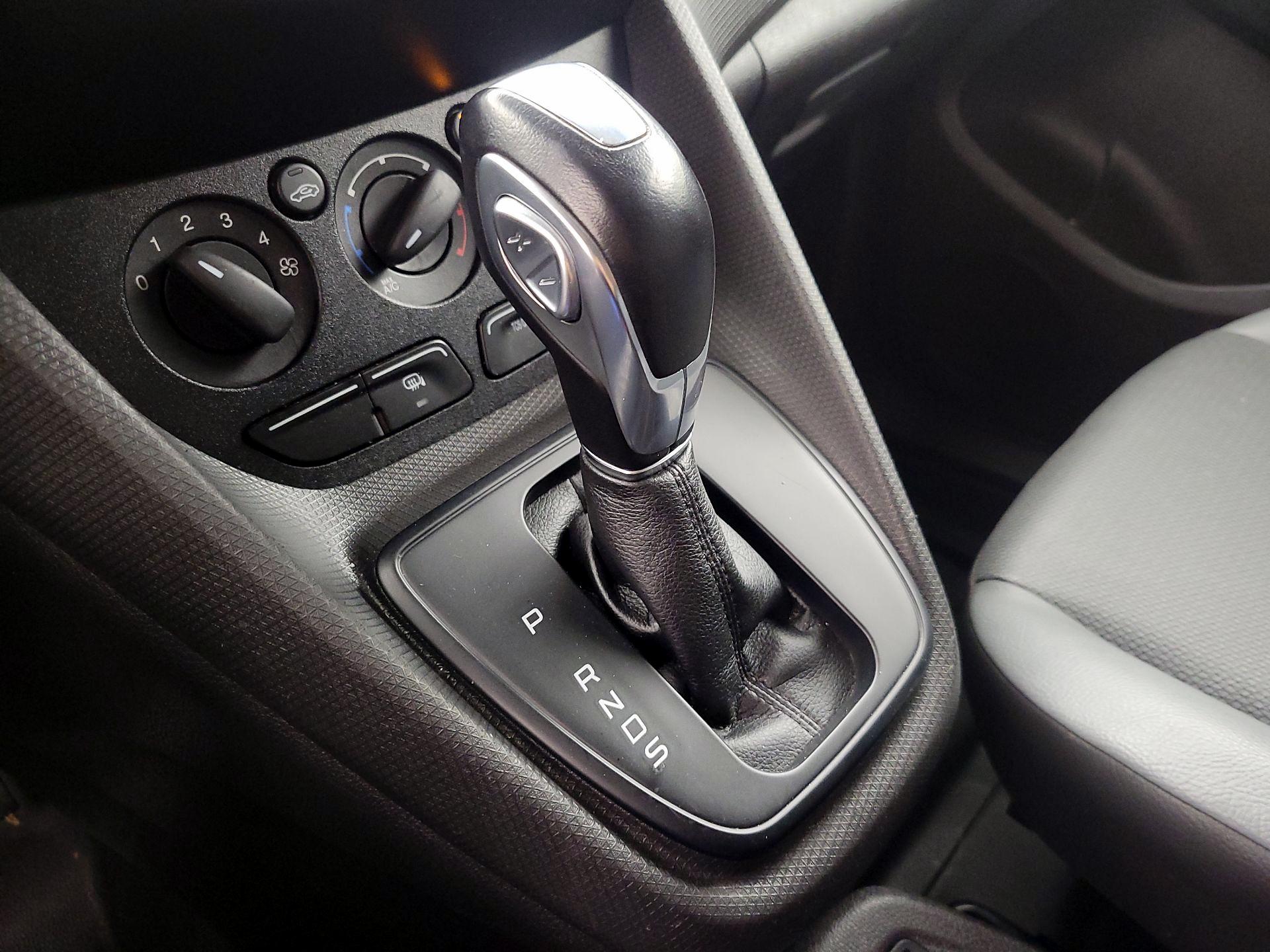 Thumbnail: 2018 Ford Transit Series - 16