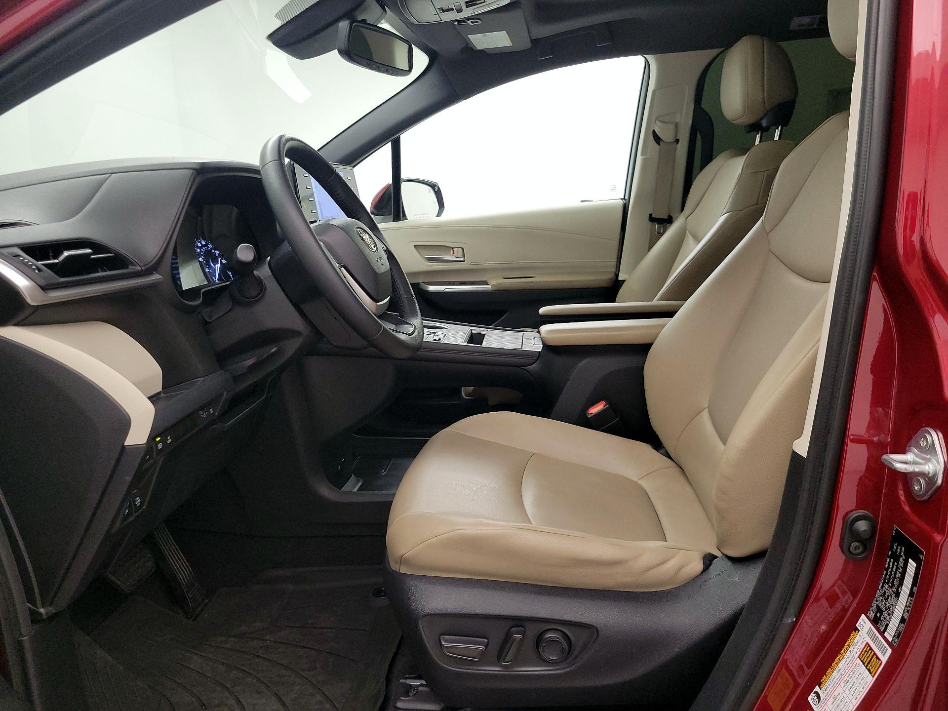 Thumbnail: 2022 Toyota Sienna - 11