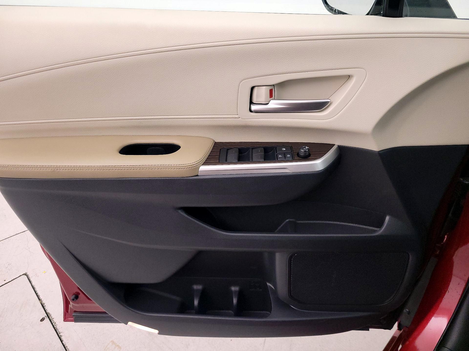 Thumbnail: 2022 Toyota Sienna - 12