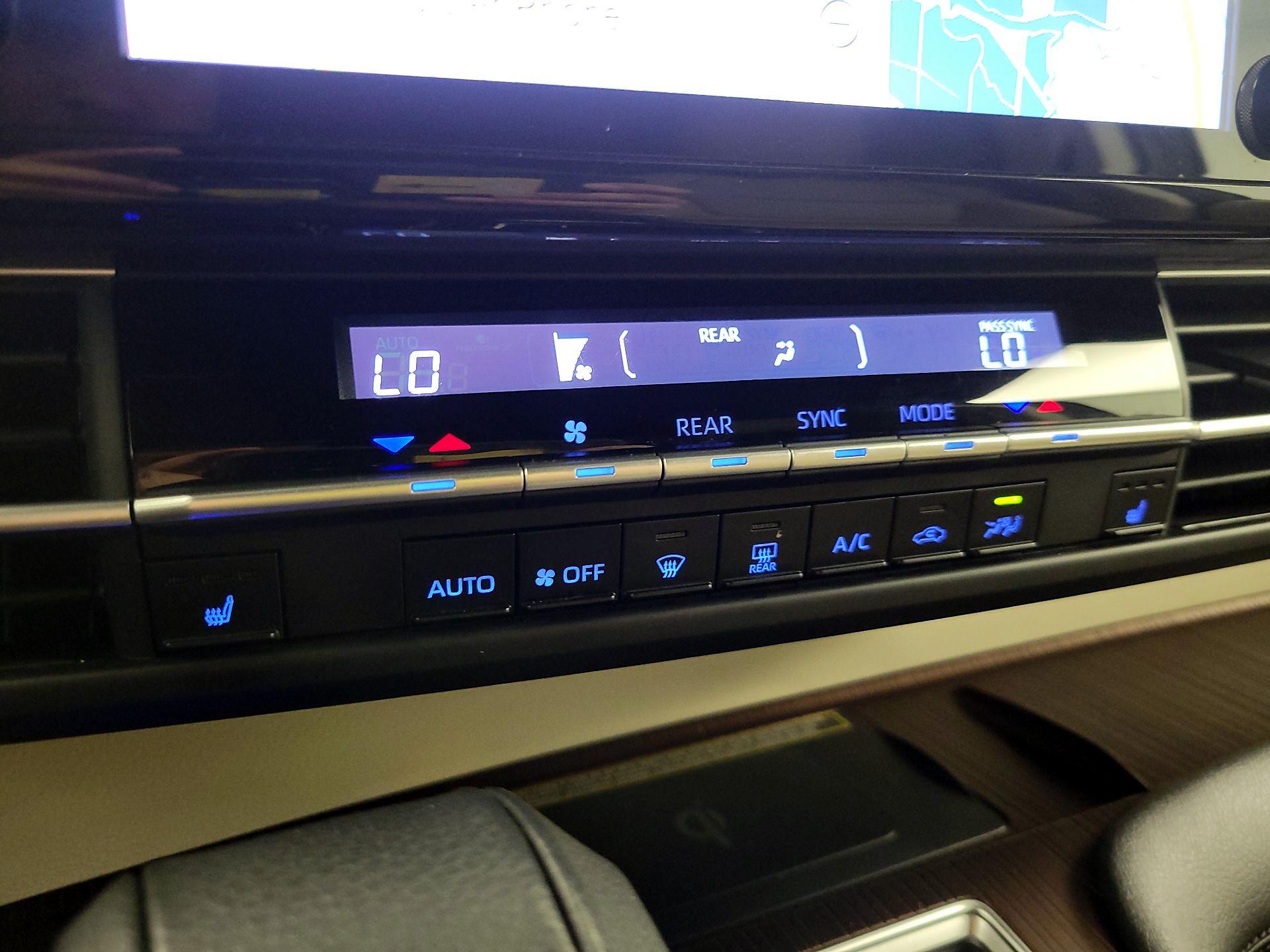 Thumbnail: 2022 Toyota Sienna - 17