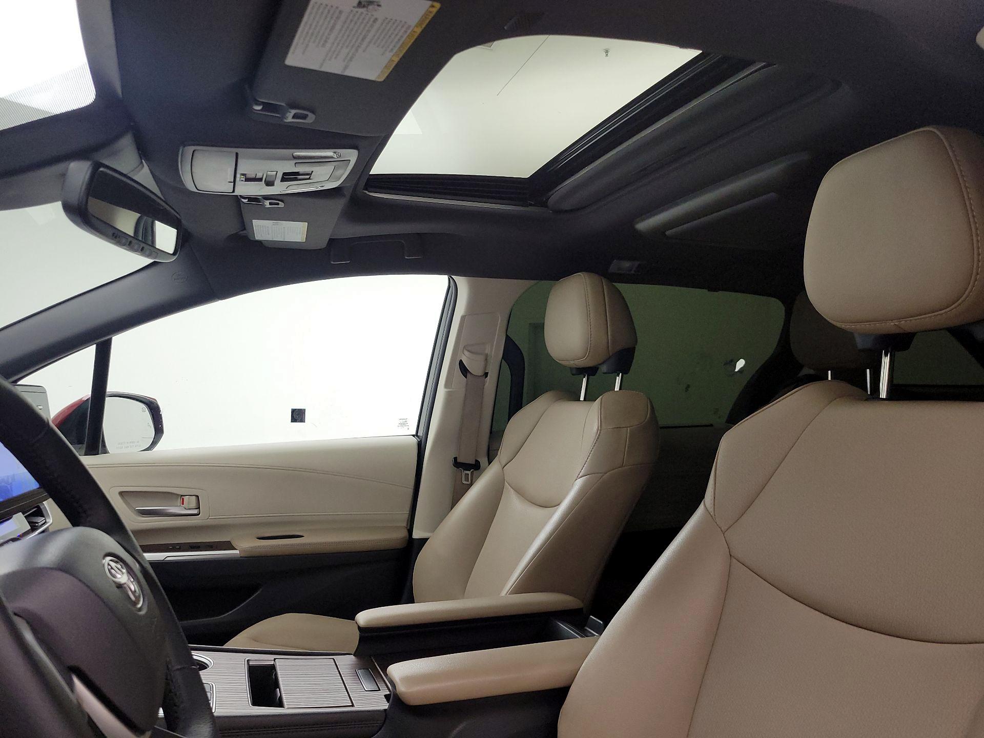 Thumbnail: 2022 Toyota Sienna - 20