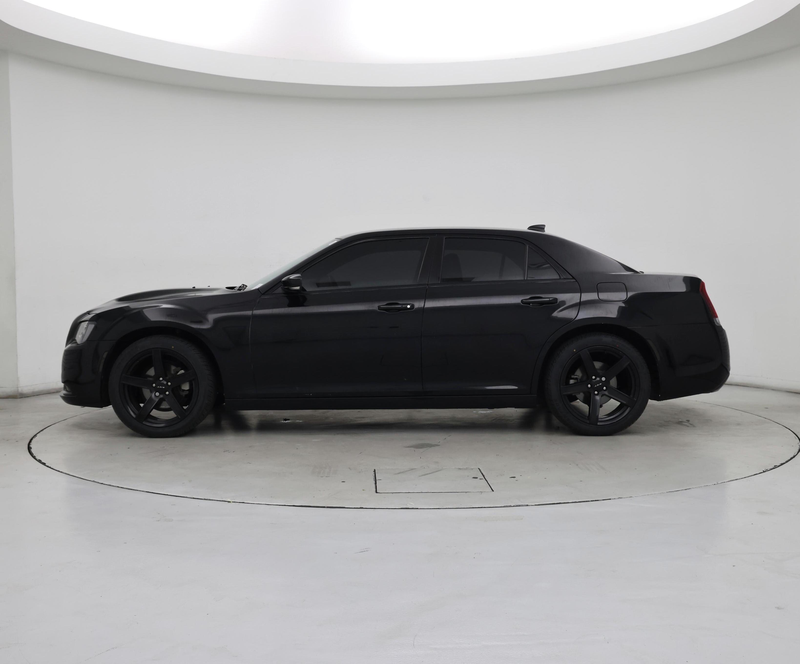 Thumbnail: 2021 Chrysler 300 - 3