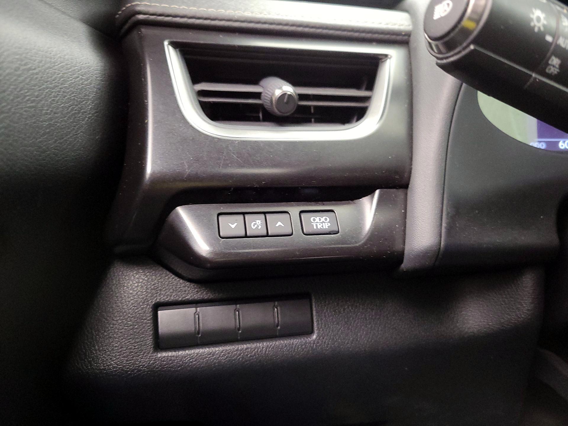 Thumbnail: 2019 Lexus UX - 13