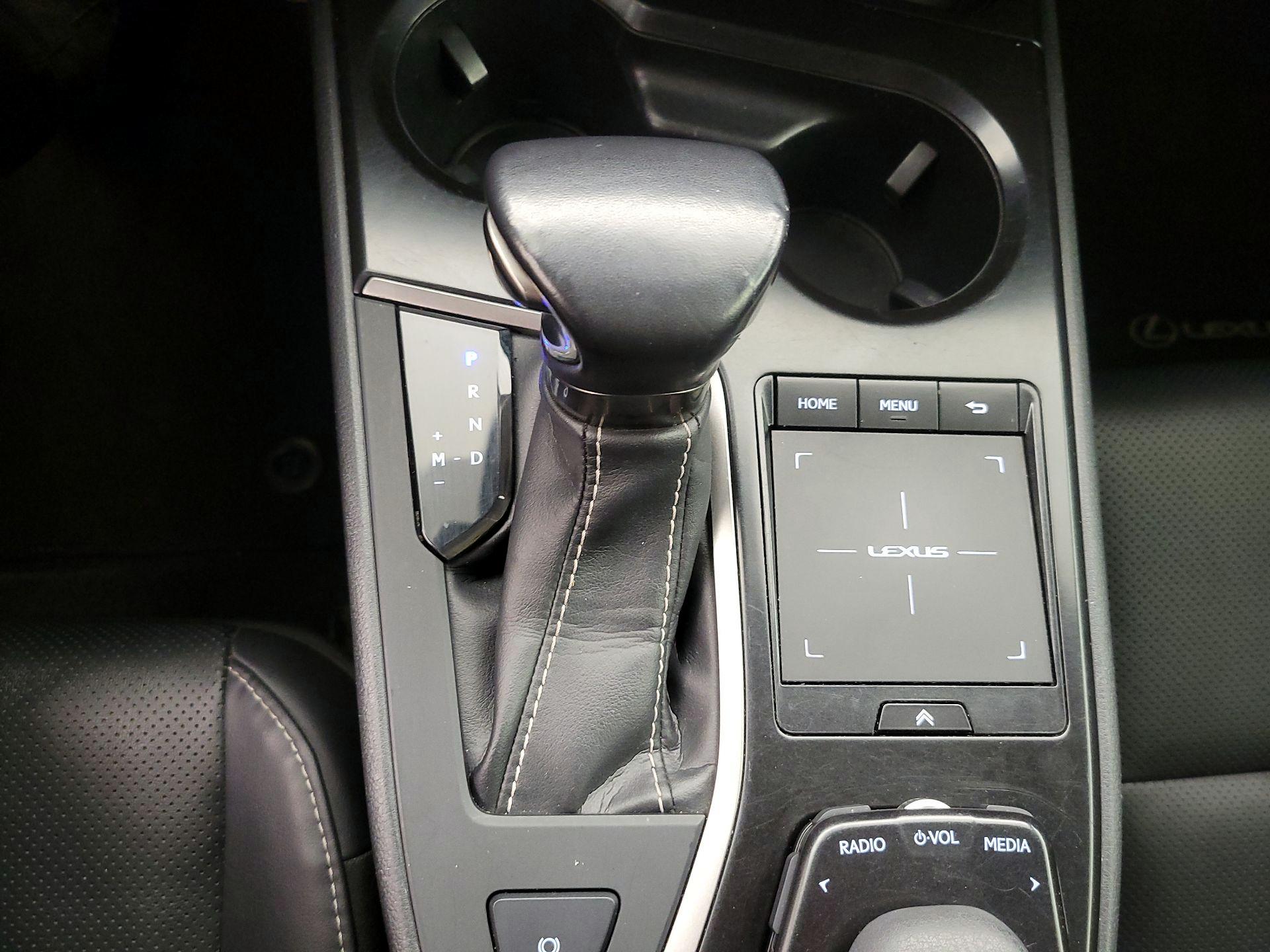 Thumbnail: 2019 Lexus UX - 17