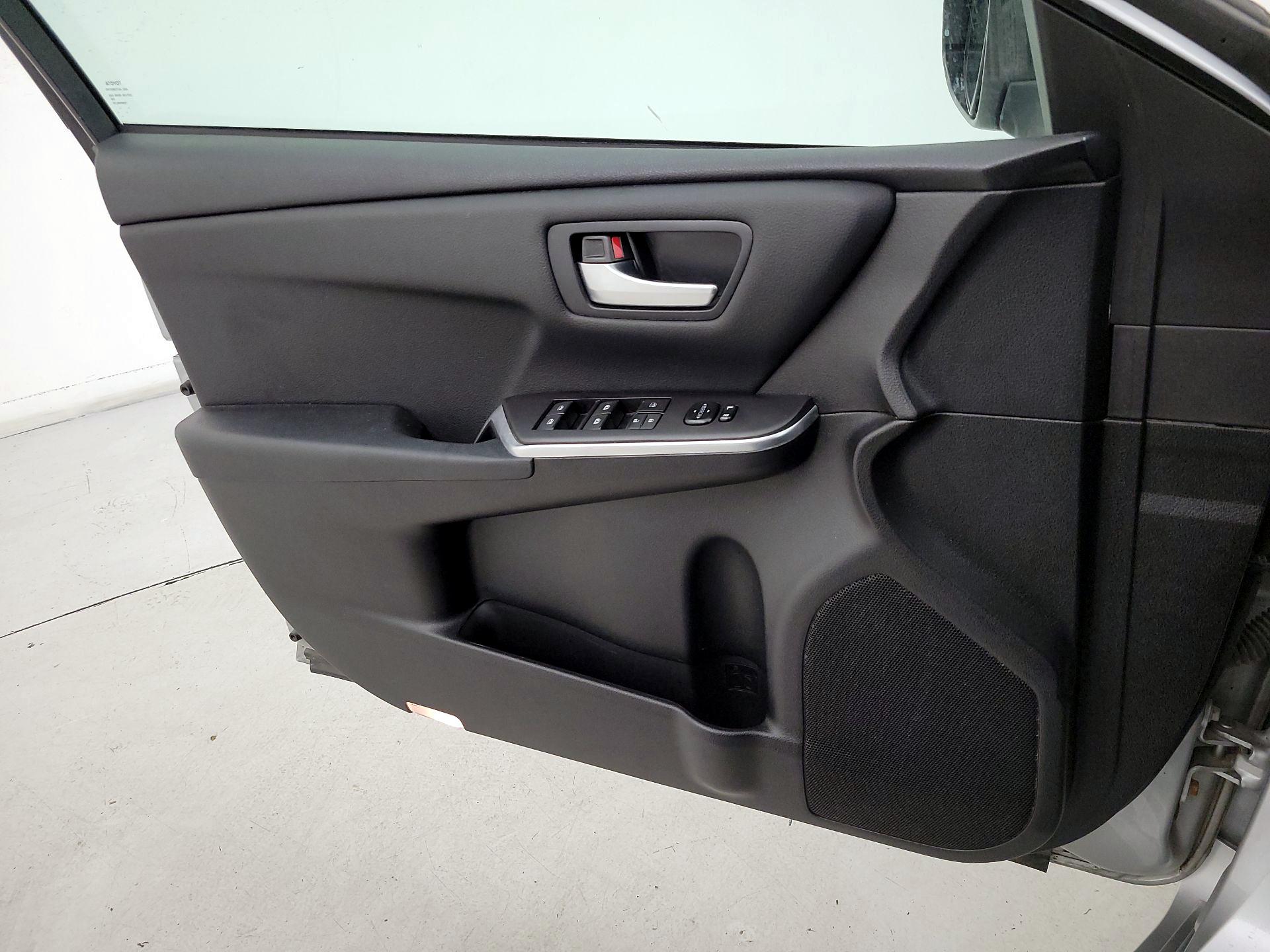 Thumbnail: 2016 Toyota Camry - 12