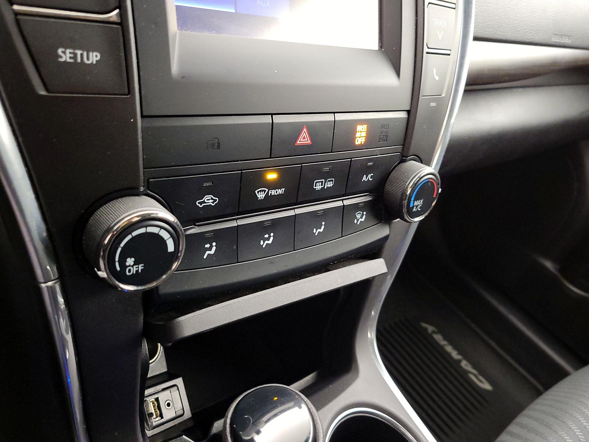 Thumbnail: 2016 Toyota Camry - 16