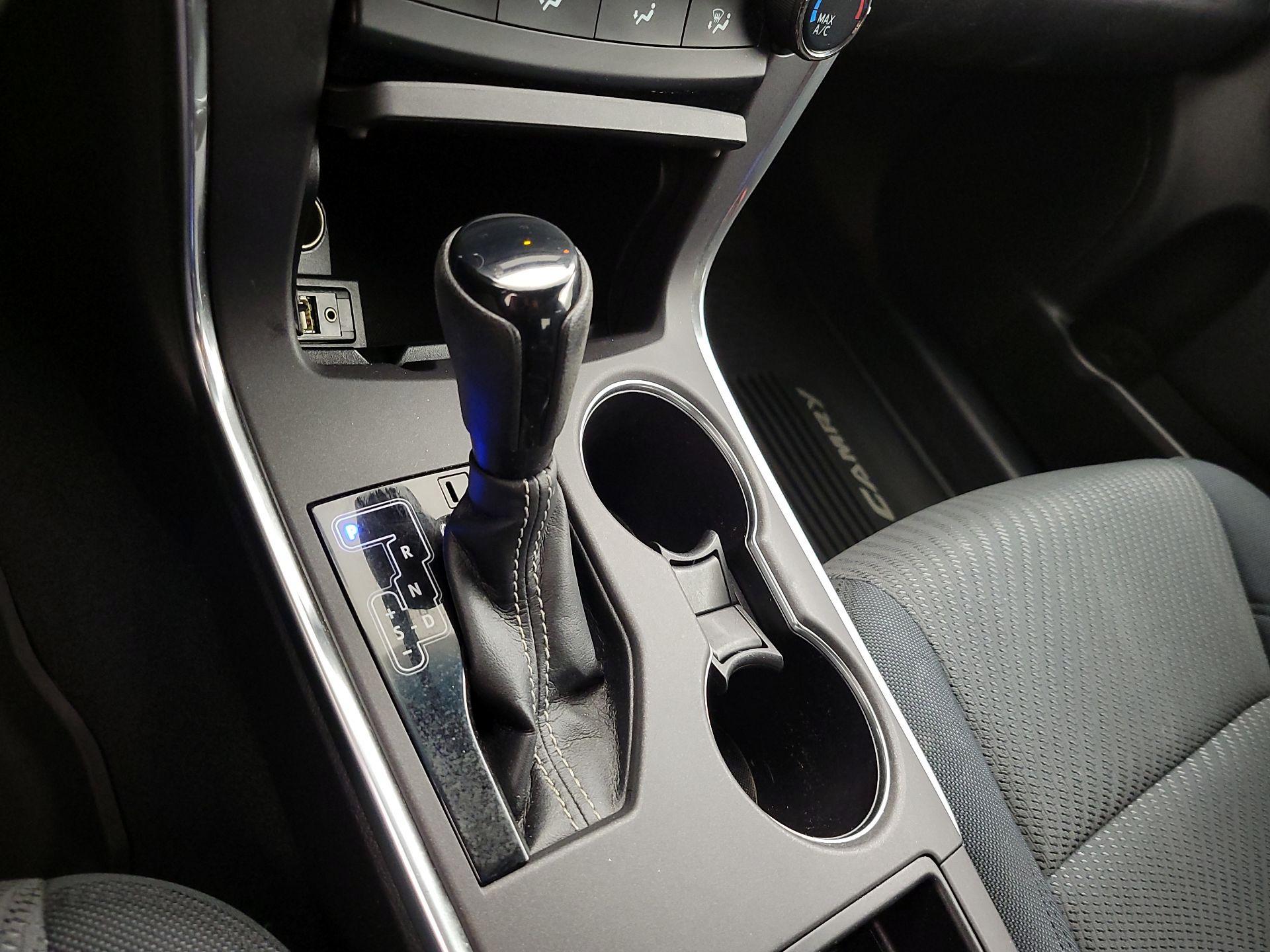 Thumbnail: 2016 Toyota Camry - 17