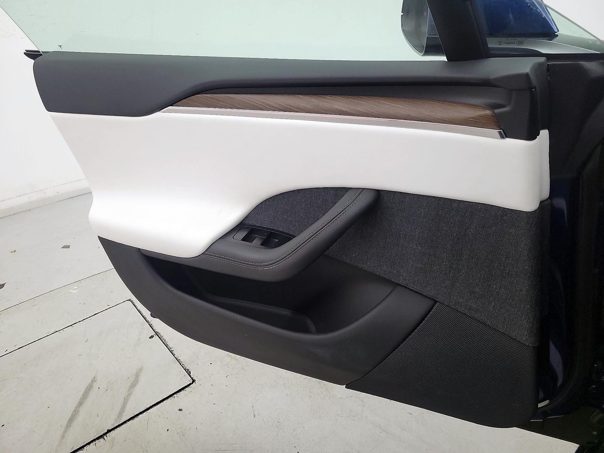 Thumbnail: 2022 Tesla Model S - 12