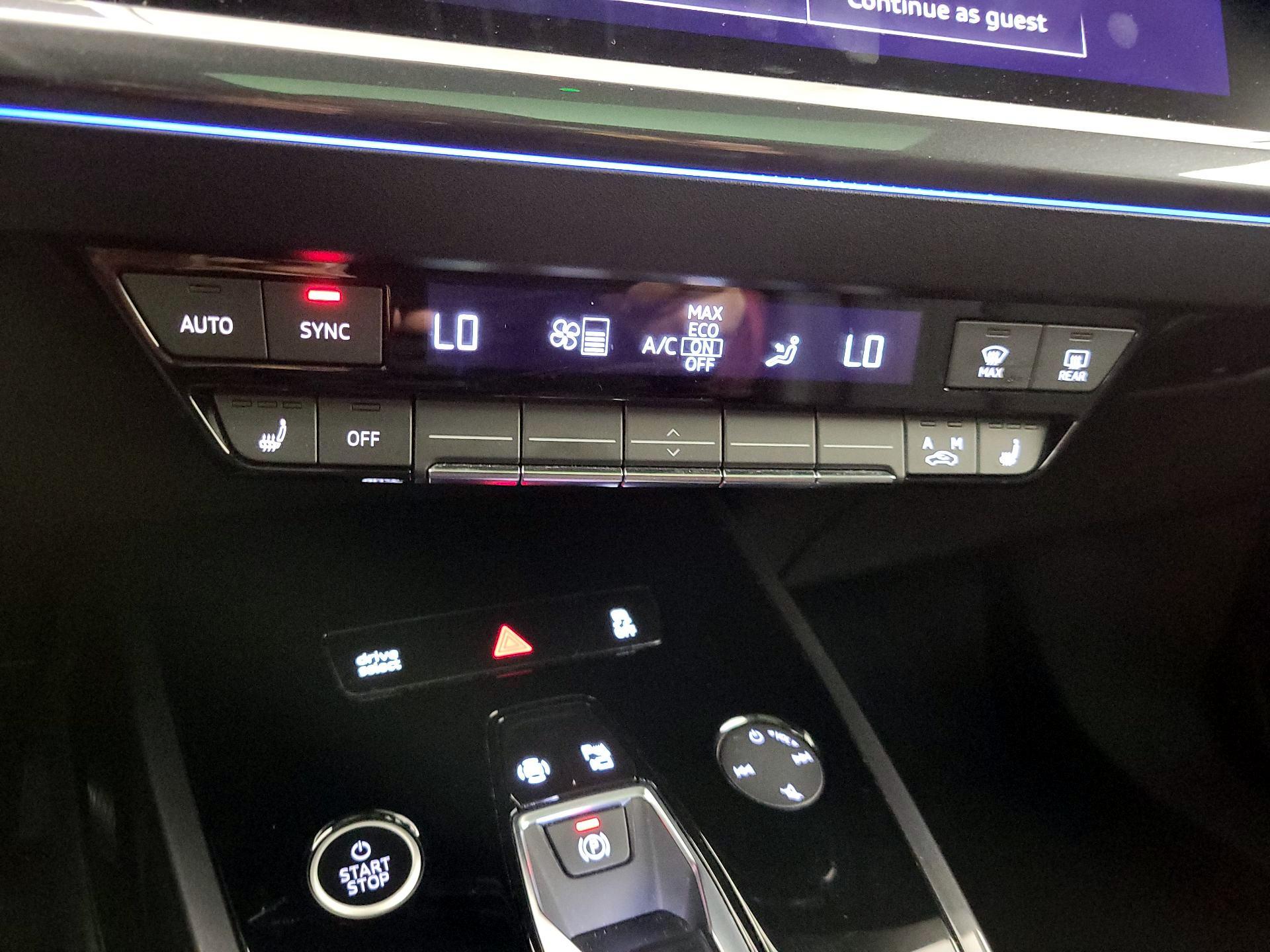 Thumbnail: 2022 Audi Q4 e-tron - 17