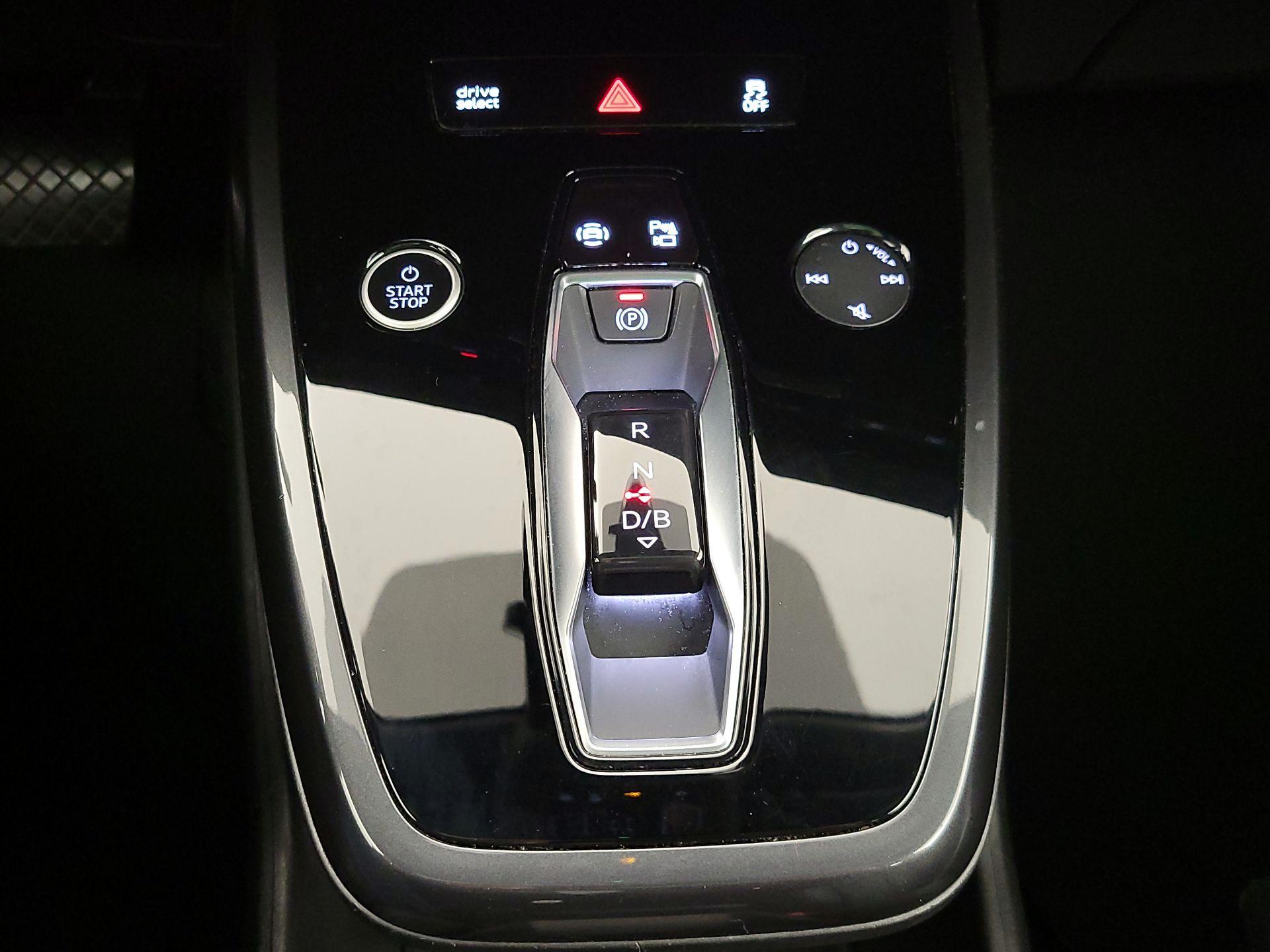 Thumbnail: 2022 Audi Q4 e-tron - 18