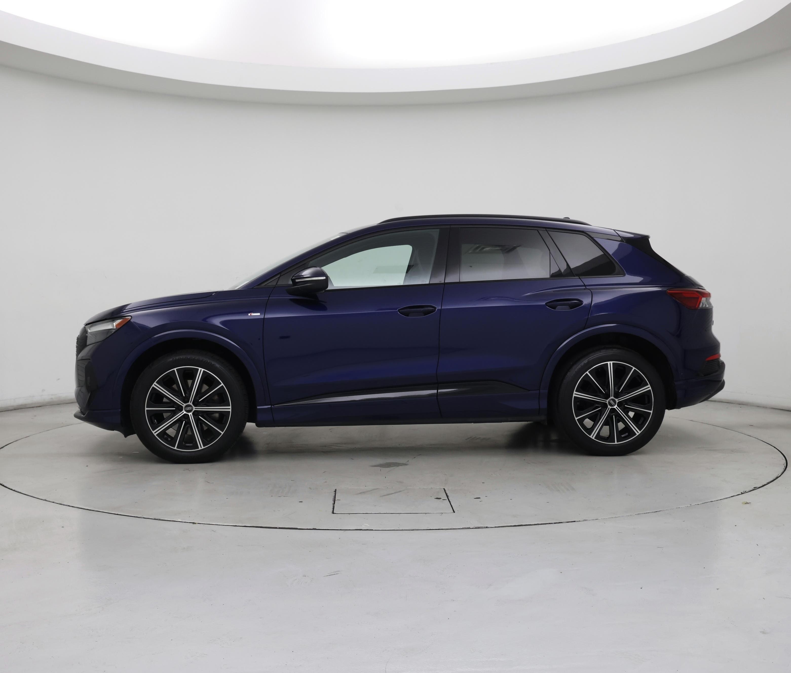 Thumbnail: 2022 Audi Q4 e-tron - 3