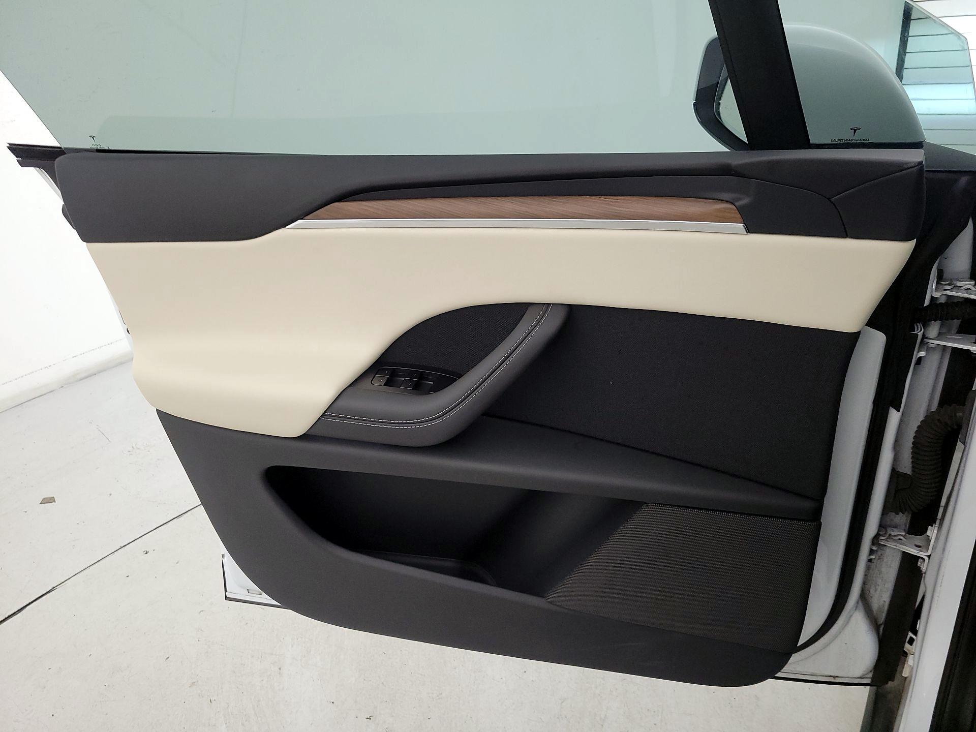 Thumbnail: 2023 Tesla Model X - 12