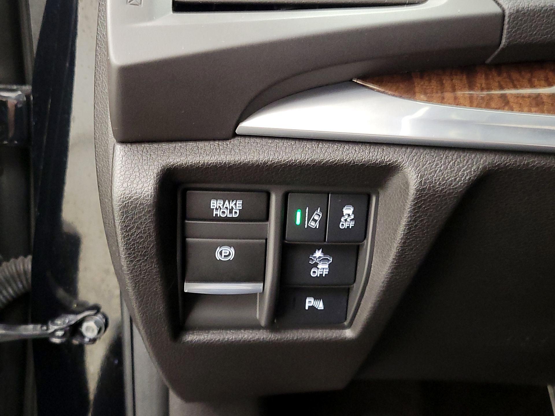 Thumbnail: 2017 Acura MDX - 13