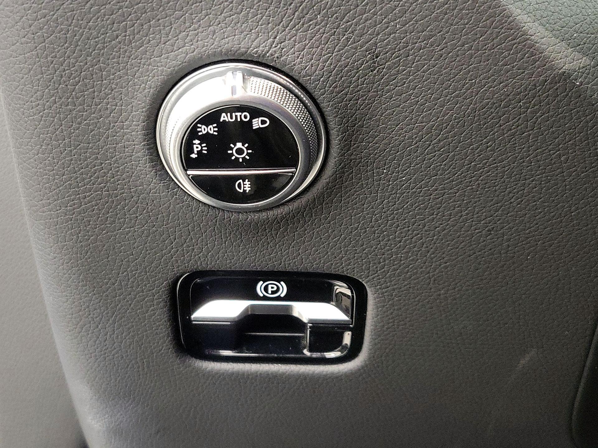 Thumbnail: 2024 Mercedes-Benz GLC - 13