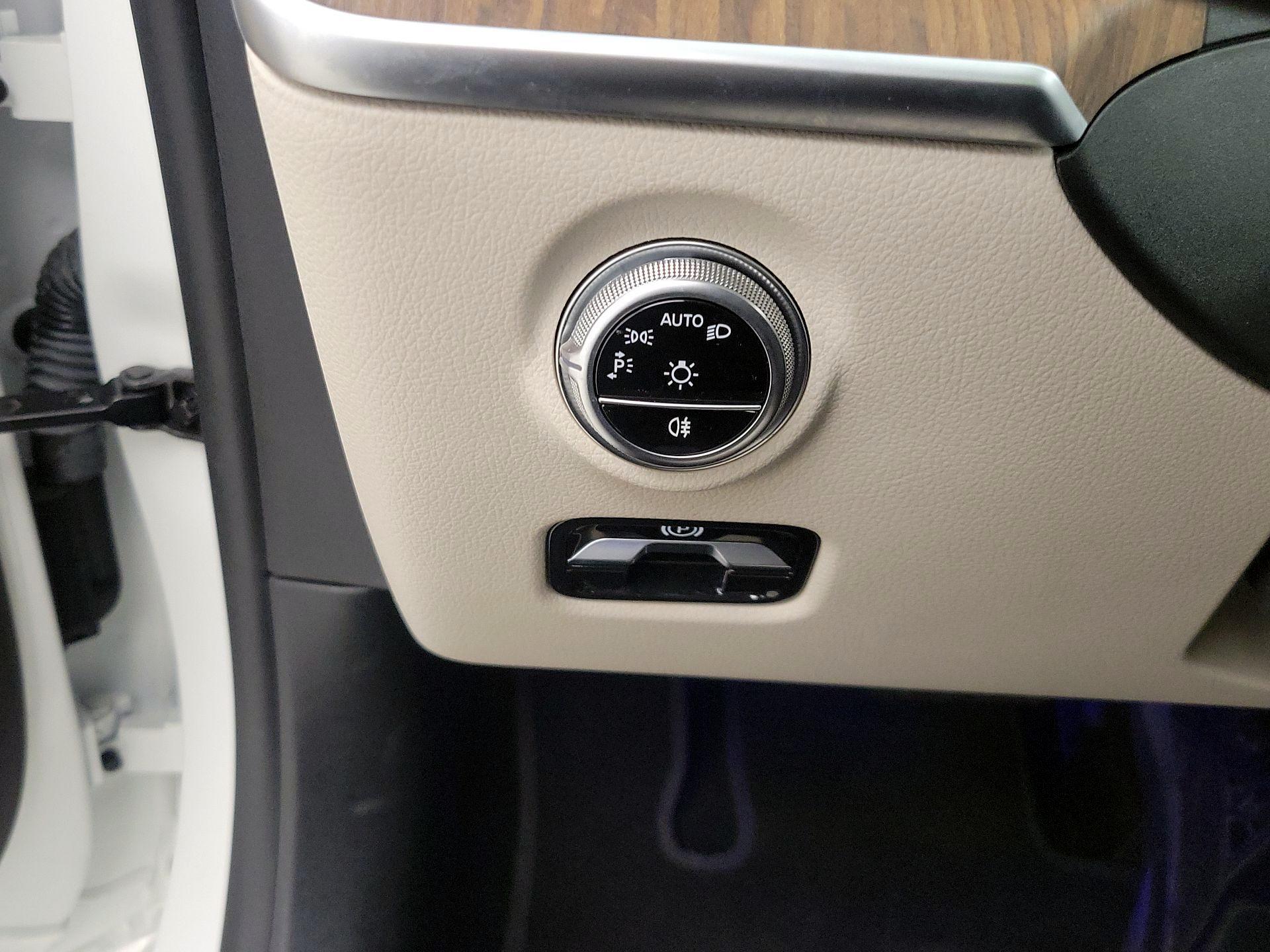 Thumbnail: 2022 Mercedes-Benz C-Class - 13