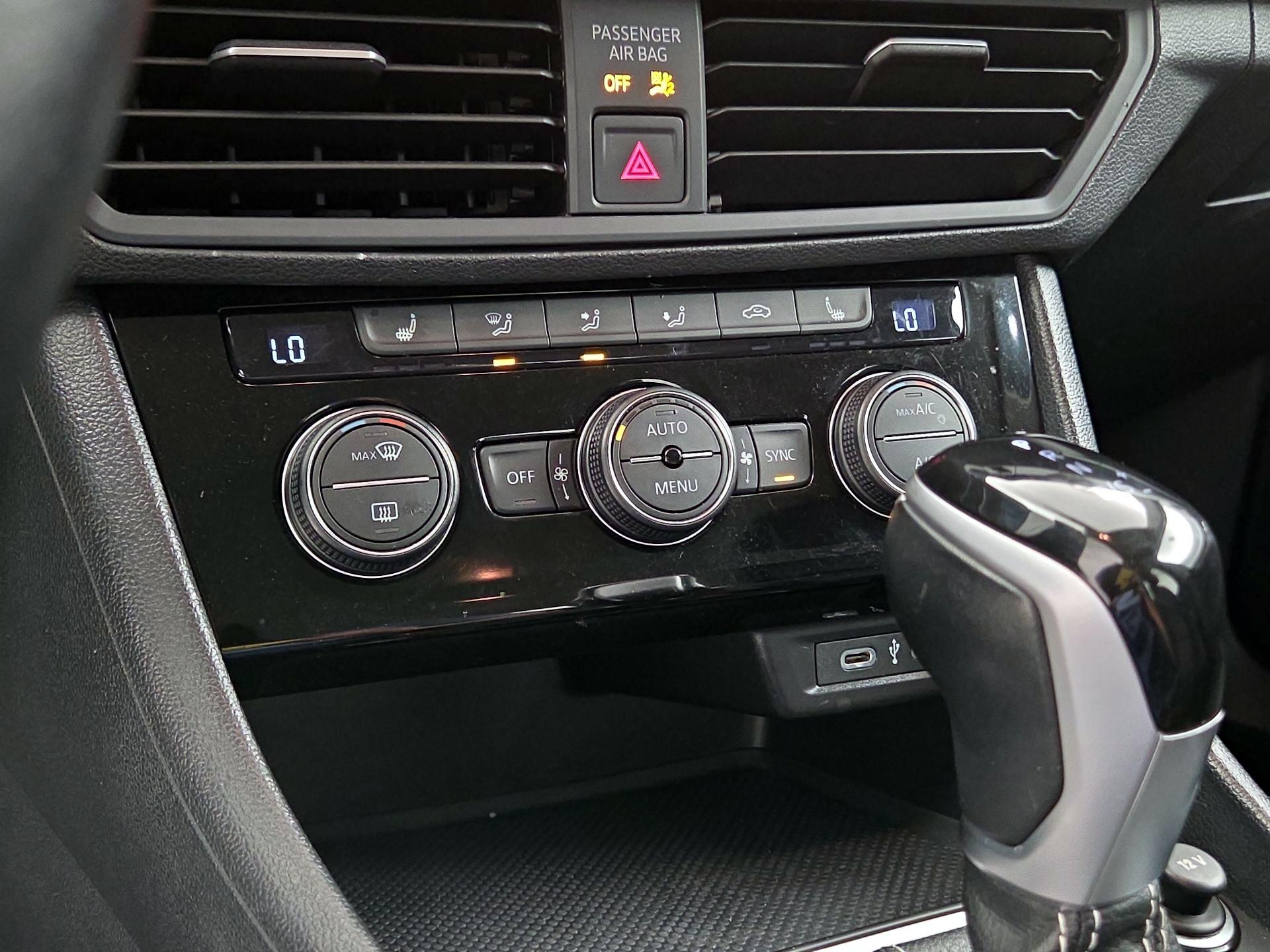Thumbnail: 2024 Volkswagen Jetta - 16