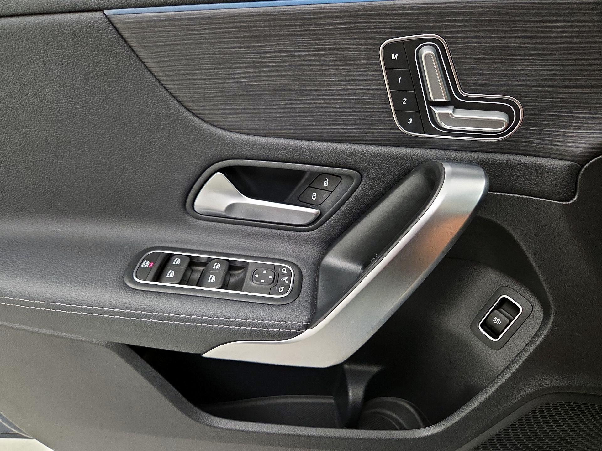 Thumbnail: 2021 Mercedes-Benz A-Class - 12