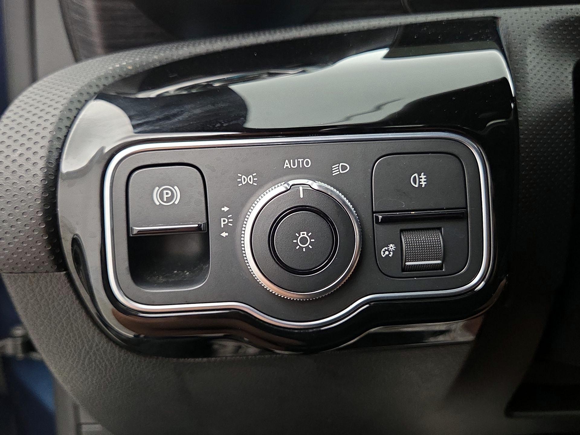 Thumbnail: 2021 Mercedes-Benz A-Class - 13