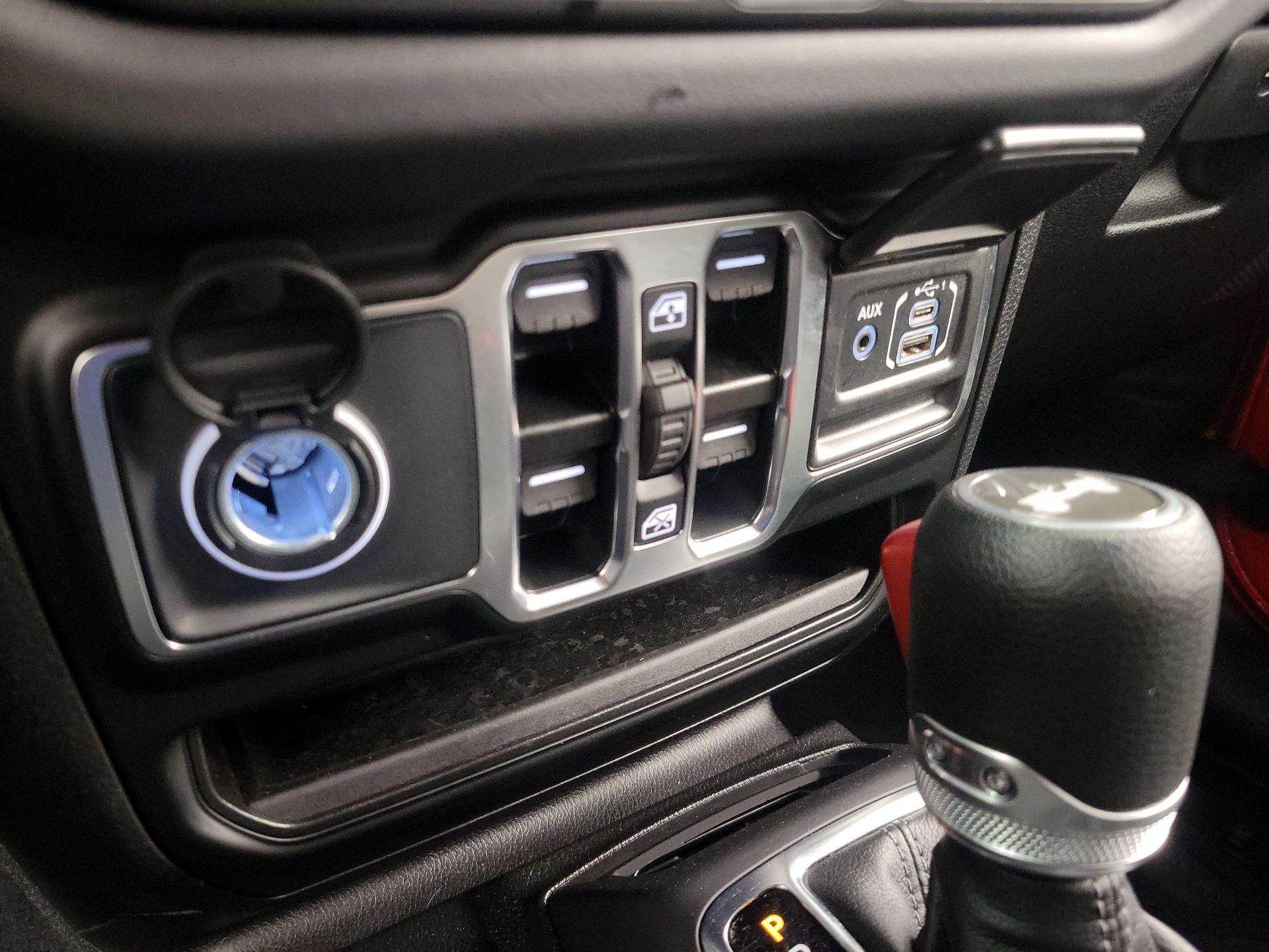 Thumbnail: 2025 Jeep Wrangler - 18