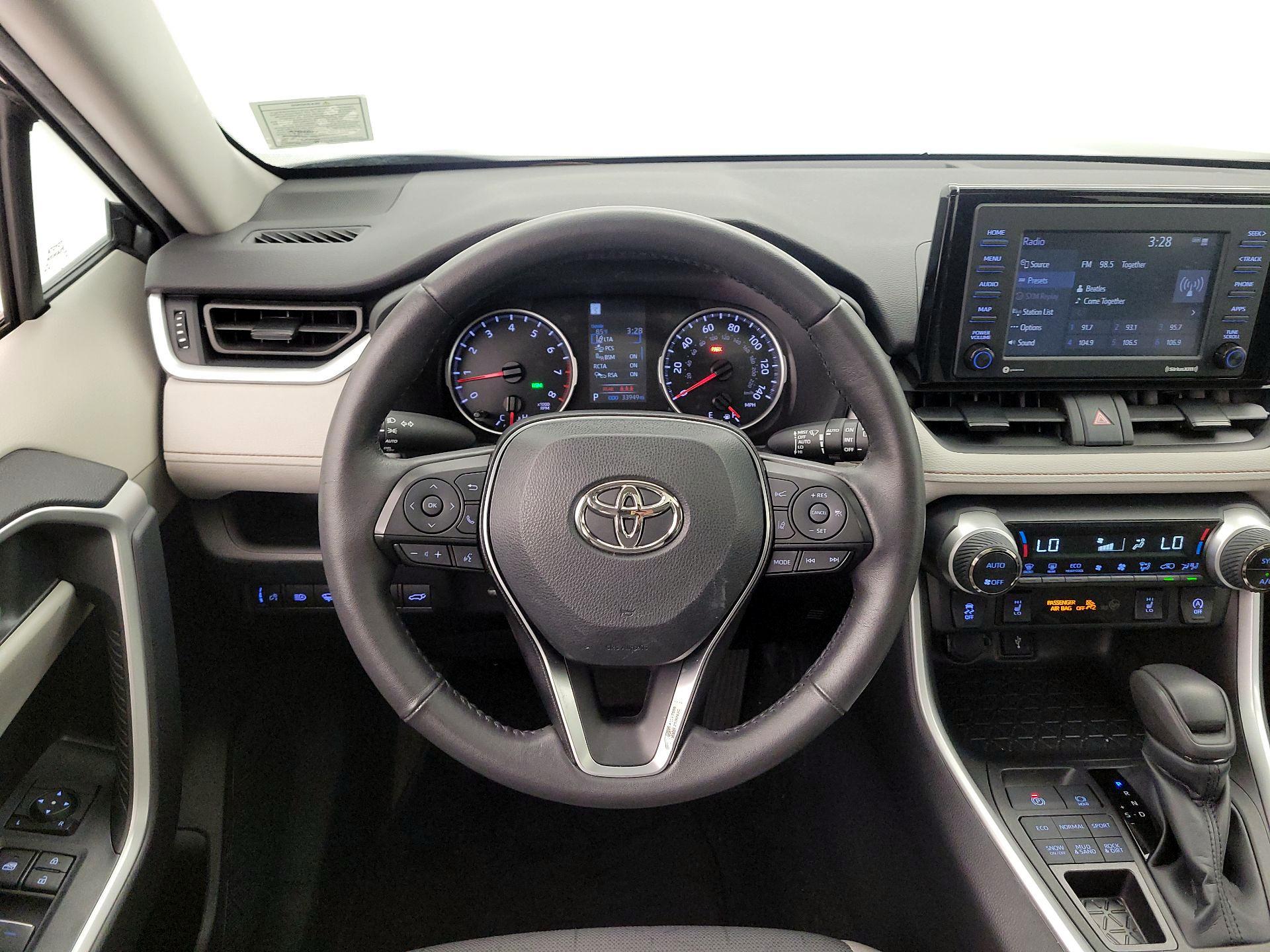 Thumbnail: 2022 Toyota RAV4 - 10