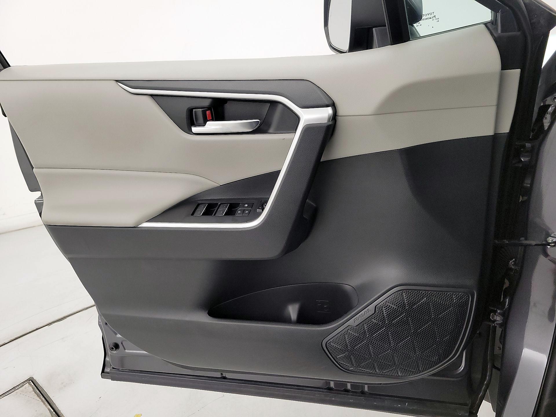 Thumbnail: 2022 Toyota RAV4 - 12