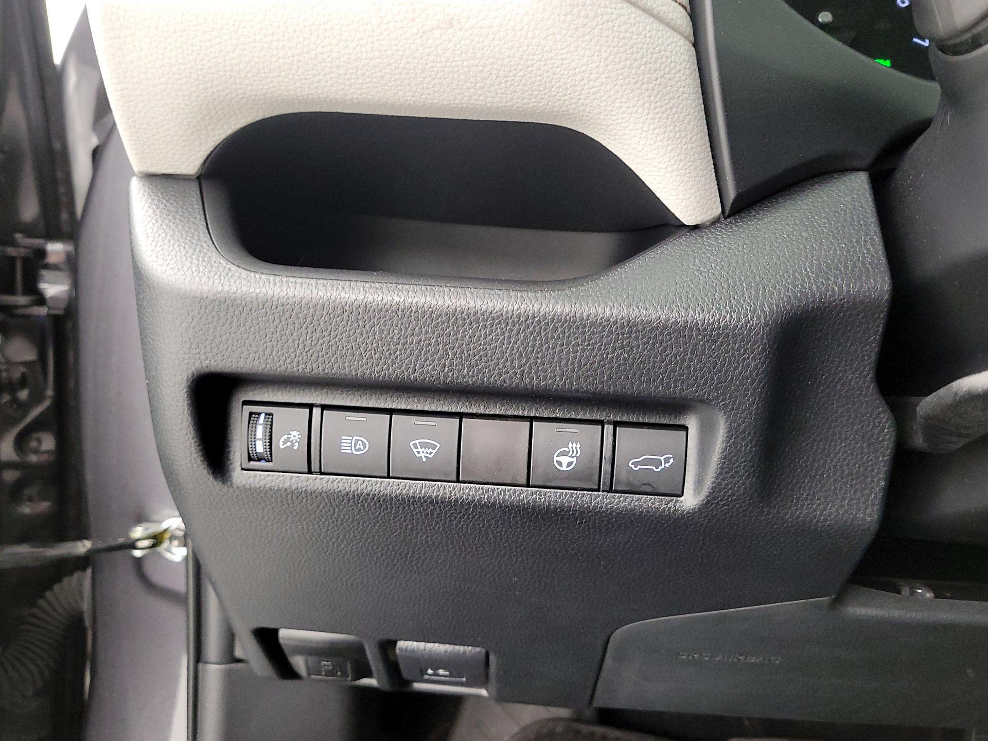 Thumbnail: 2022 Toyota RAV4 - 13