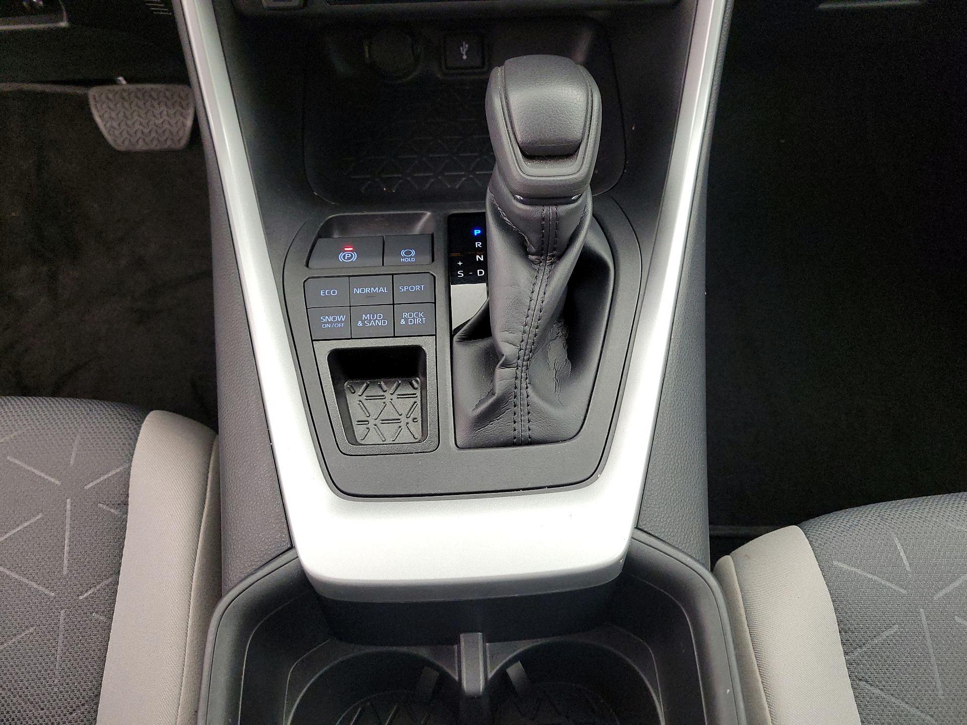 Thumbnail: 2022 Toyota RAV4 - 17