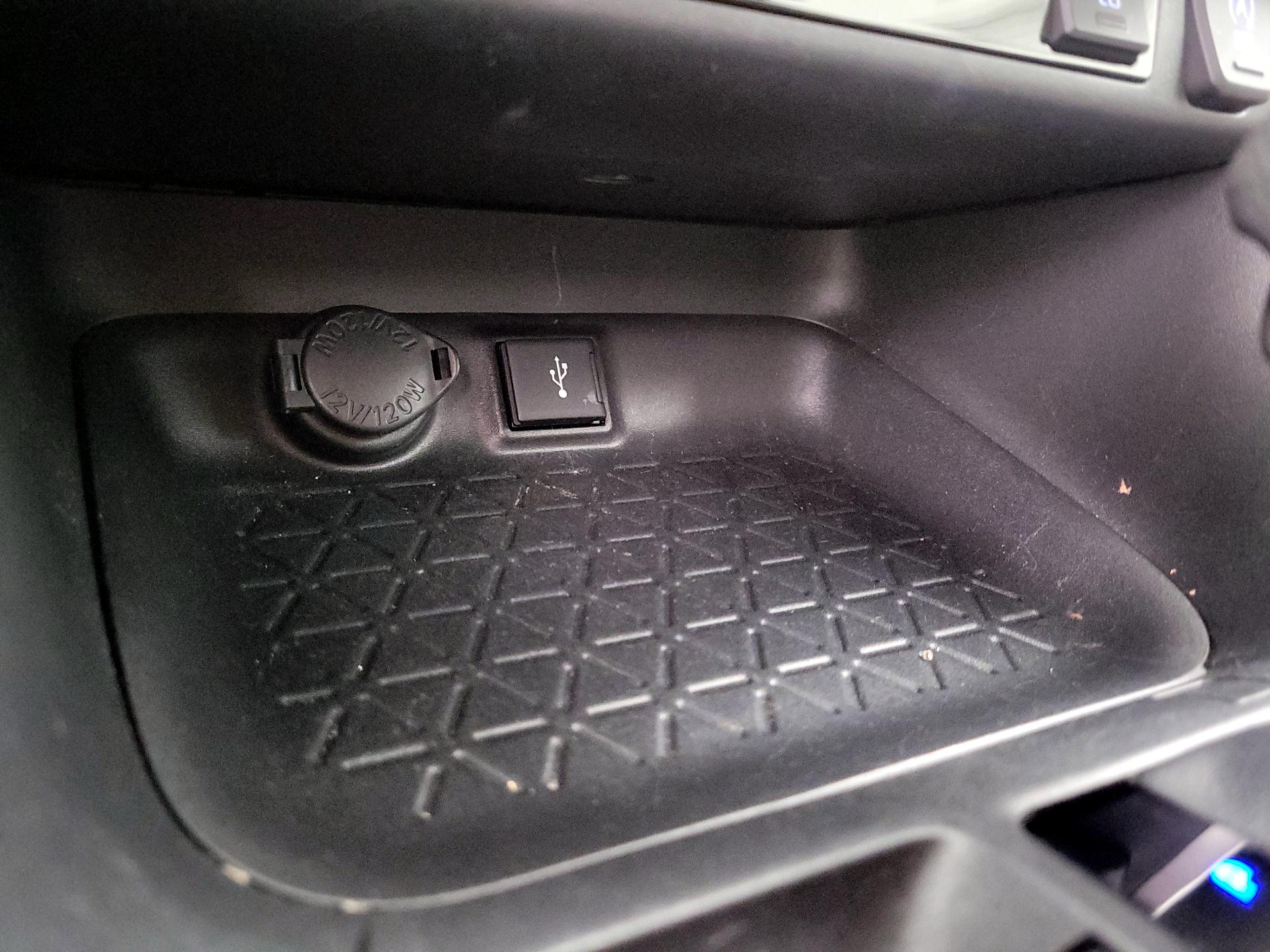 Thumbnail: 2022 Toyota RAV4 - 18