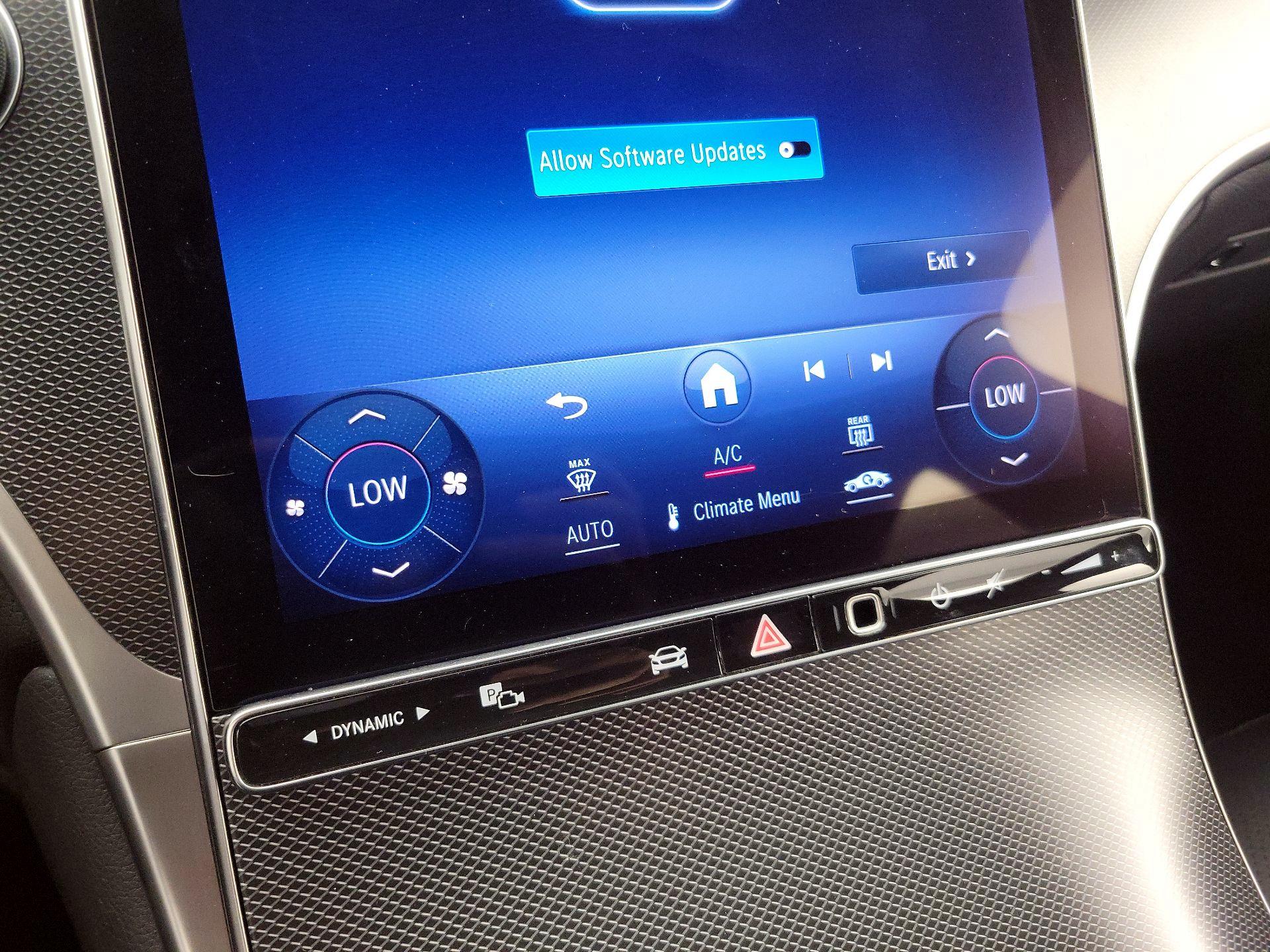 Thumbnail: 2024 Mercedes-Benz GLC - 16