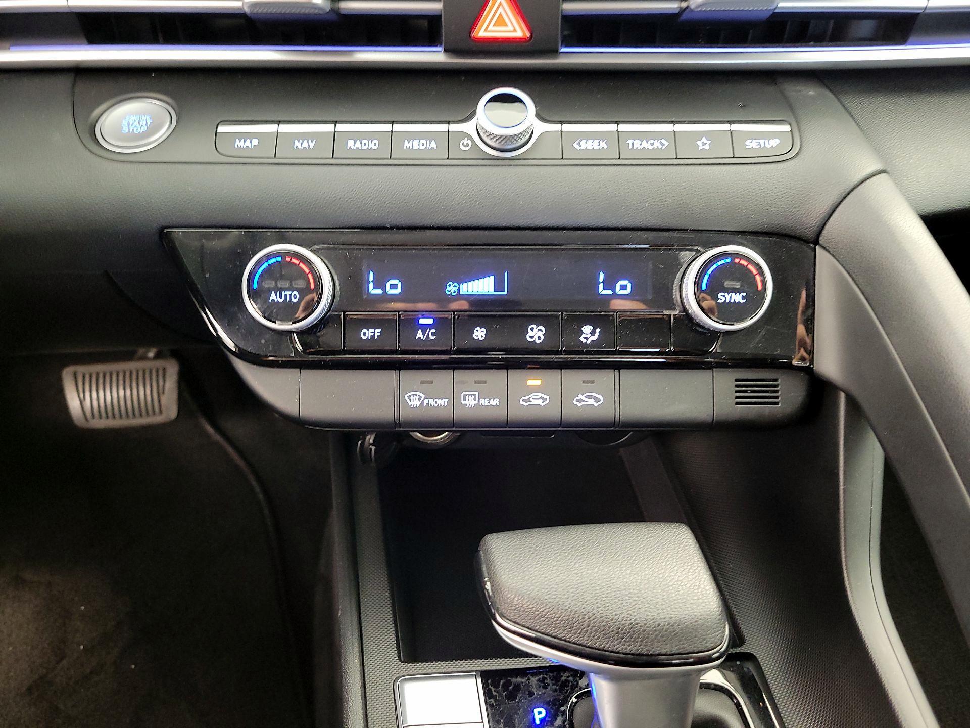 Thumbnail: 2024 Hyundai Elantra - 17