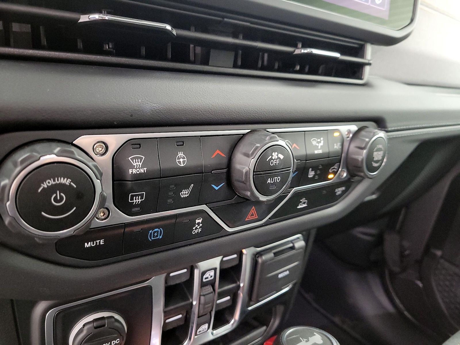 2025 Jeep Wrangler 4xe Sahara 4XE - Photo 17