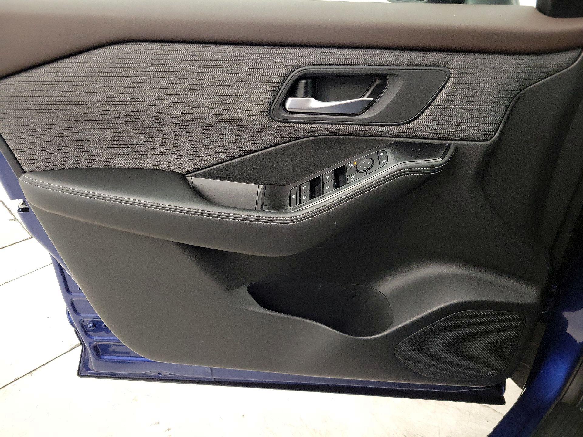 Thumbnail: 2023 Nissan Rogue - 12