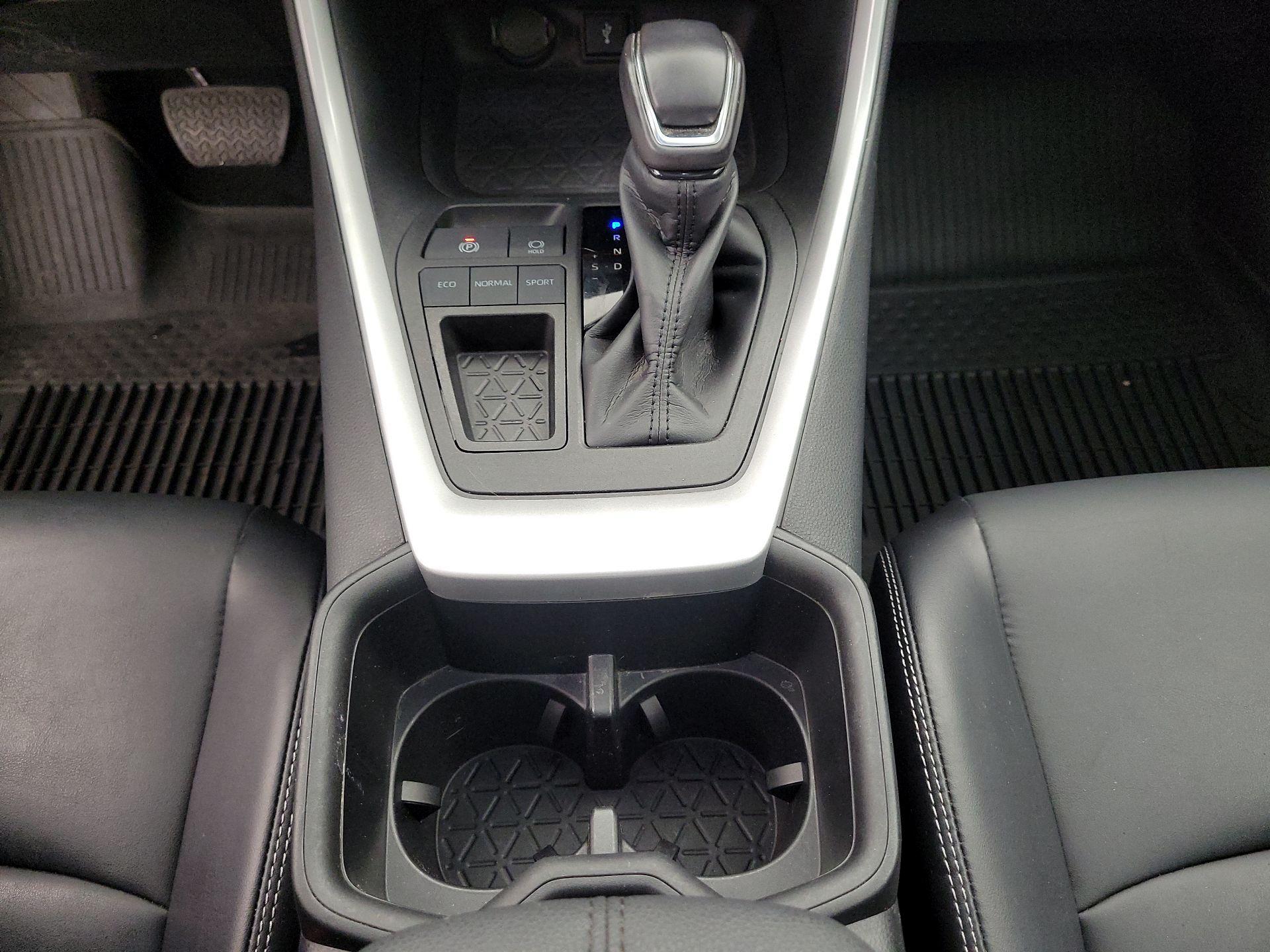 Thumbnail: 2022 Toyota RAV4 - 17