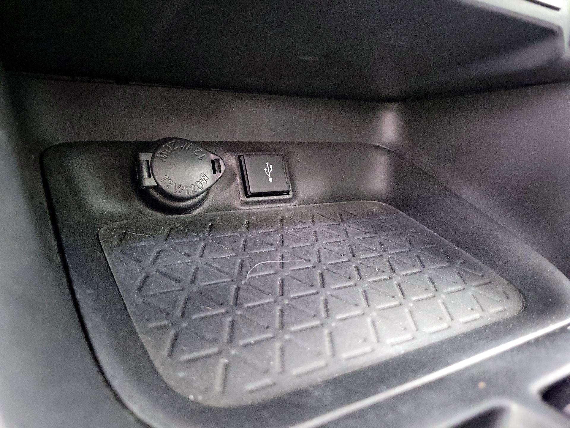 Thumbnail: 2022 Toyota RAV4 - 18