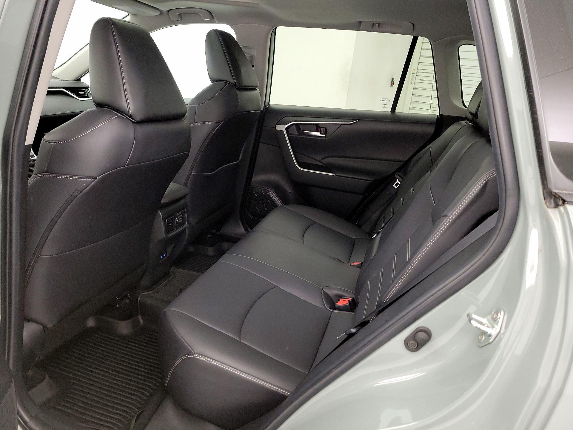 Thumbnail: 2022 Toyota RAV4 - 20