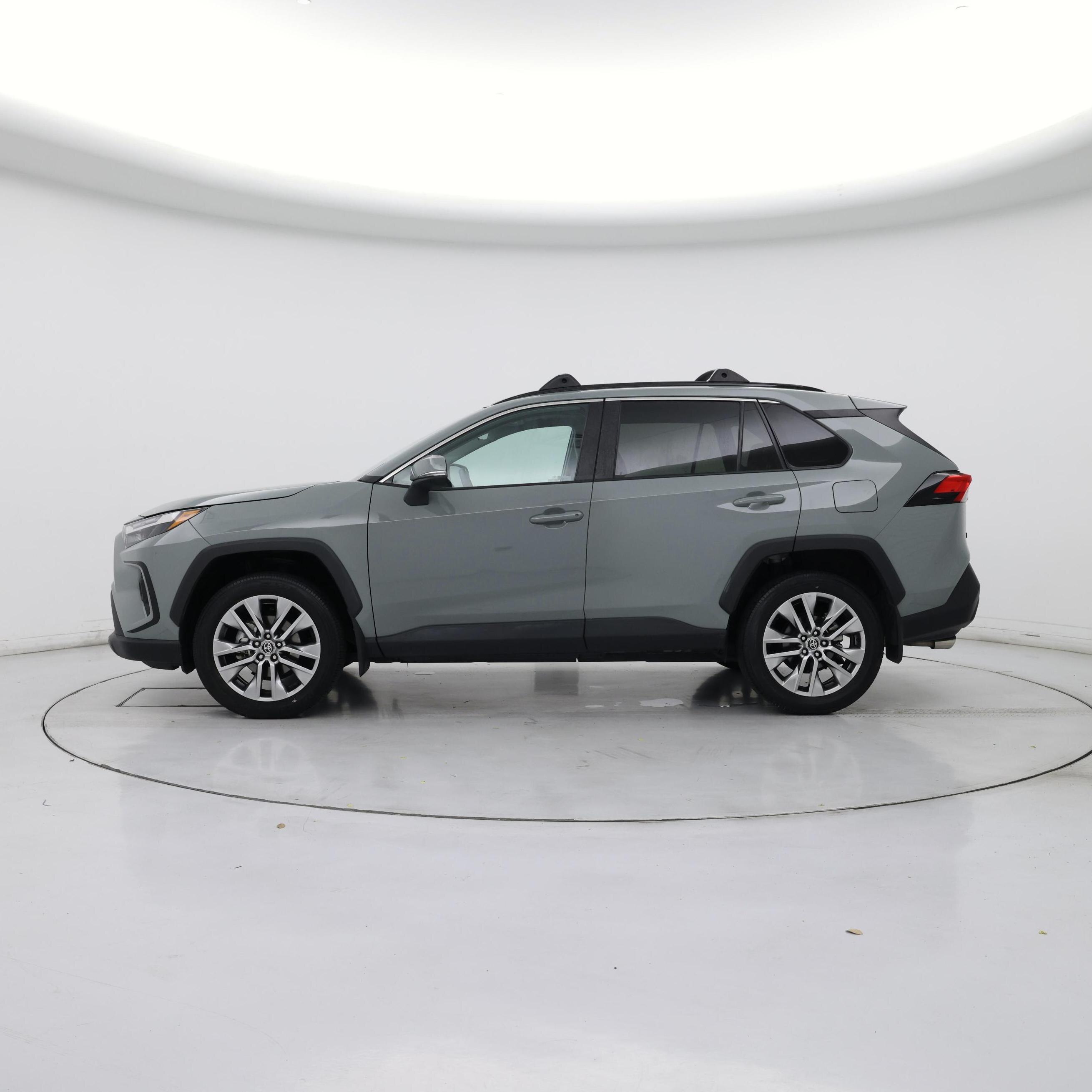 Thumbnail: 2022 Toyota RAV4 - 3