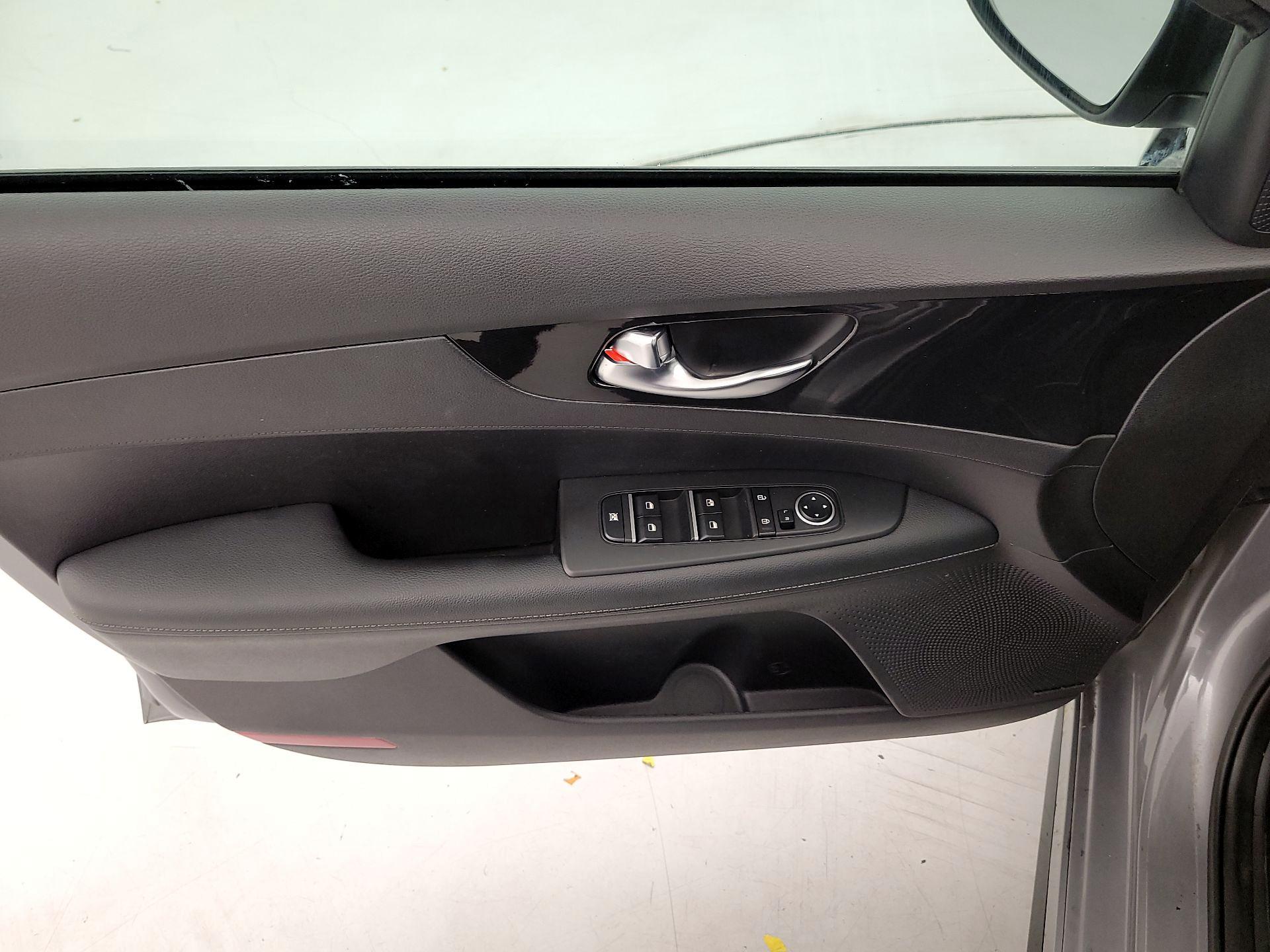 Thumbnail: 2023 Kia Forte - 12