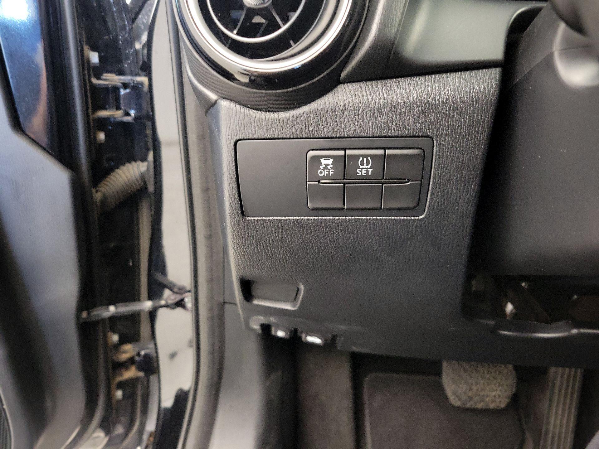 Thumbnail: 2020 Toyota Yaris - 13