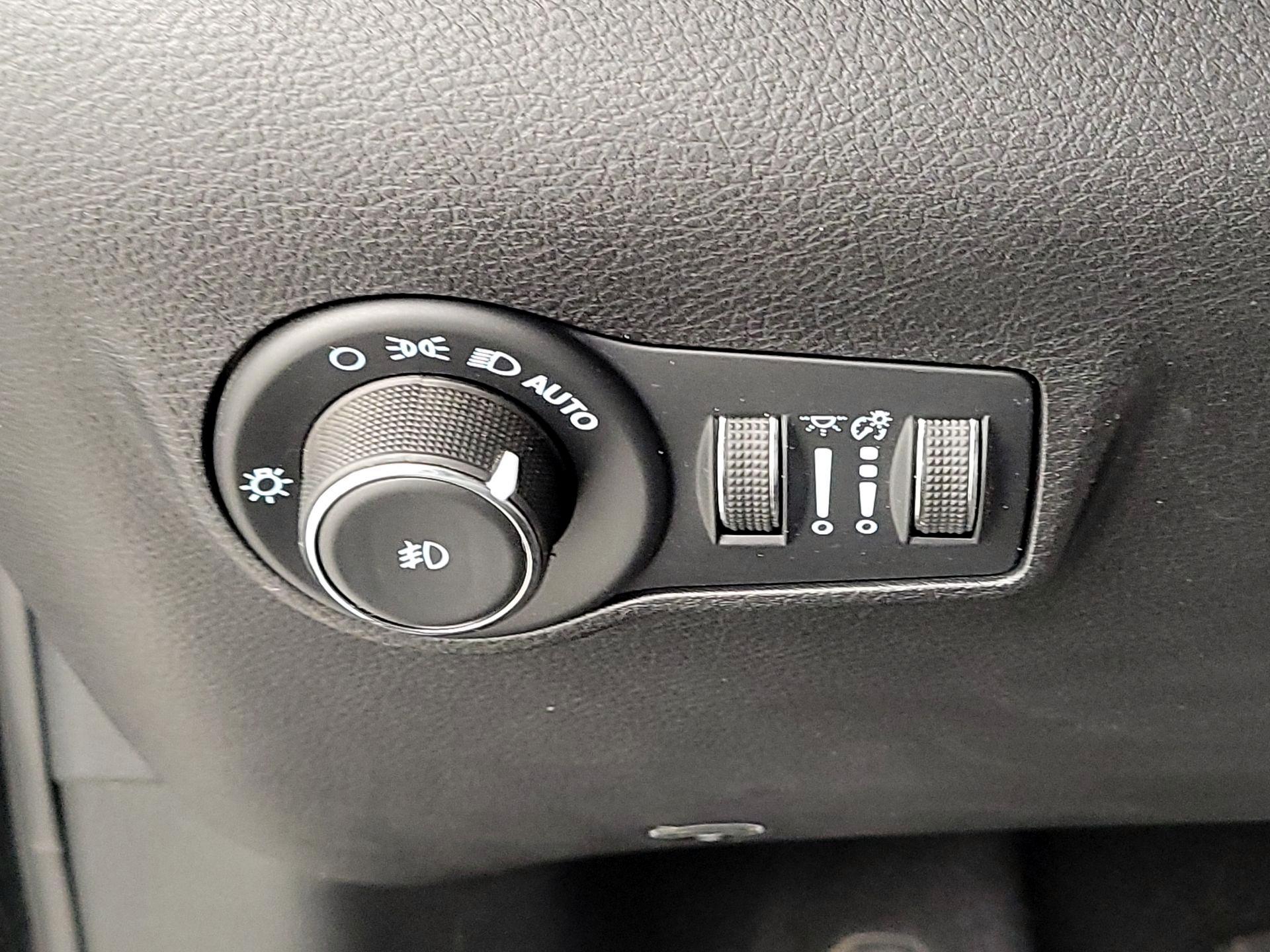 Thumbnail: 2023 Jeep Compass - 13