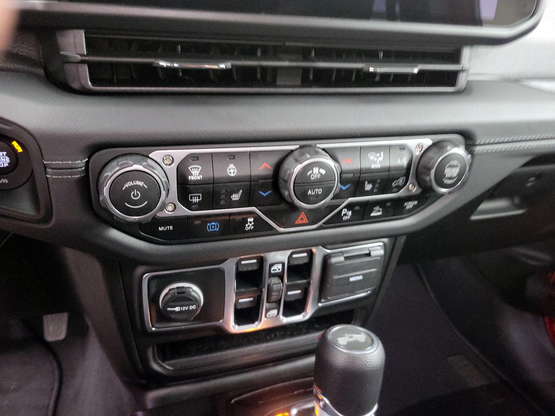 Thumbnail: 2025 Jeep Wrangler - 16