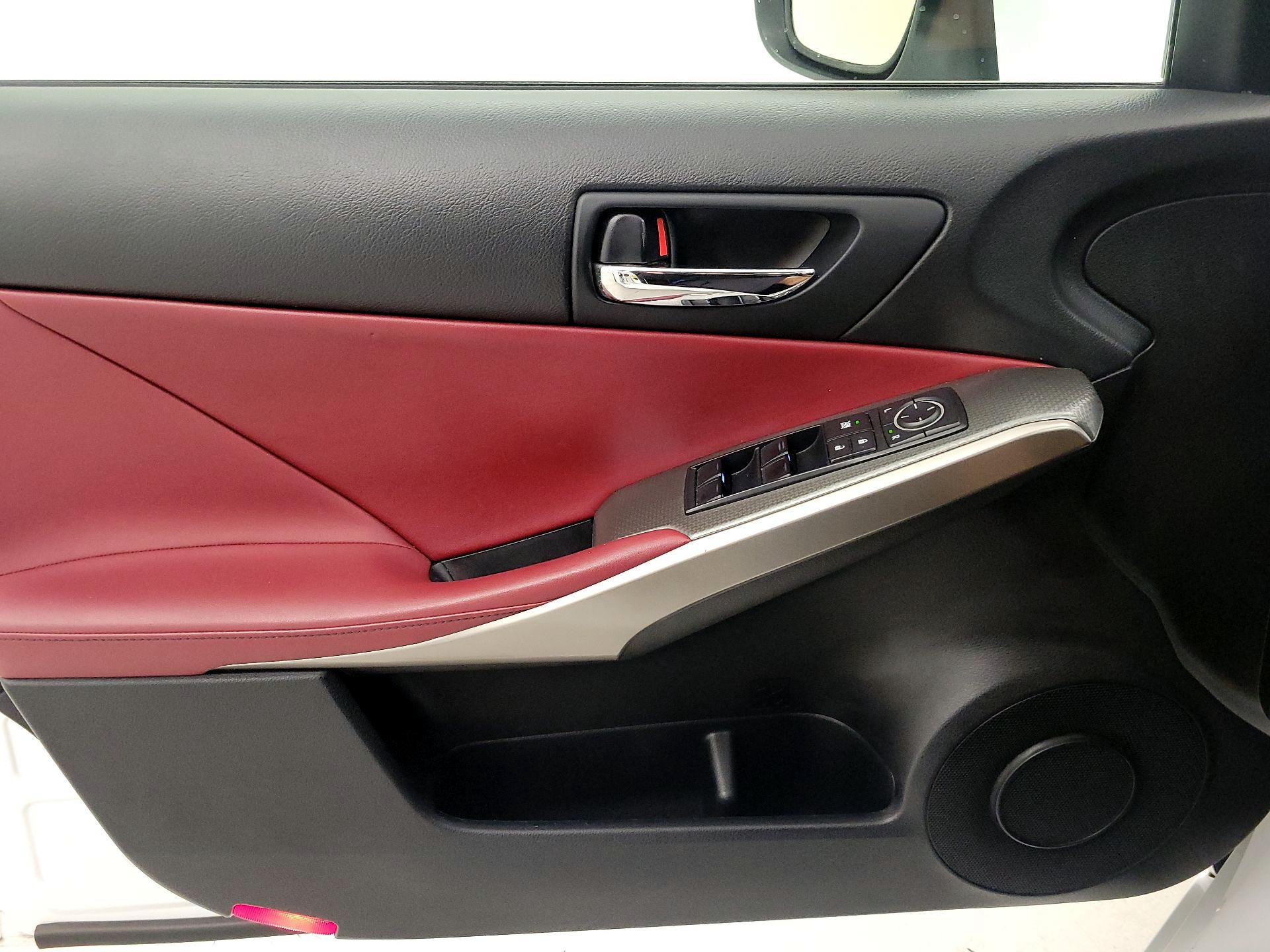 Thumbnail: 2016 Lexus IS - 12