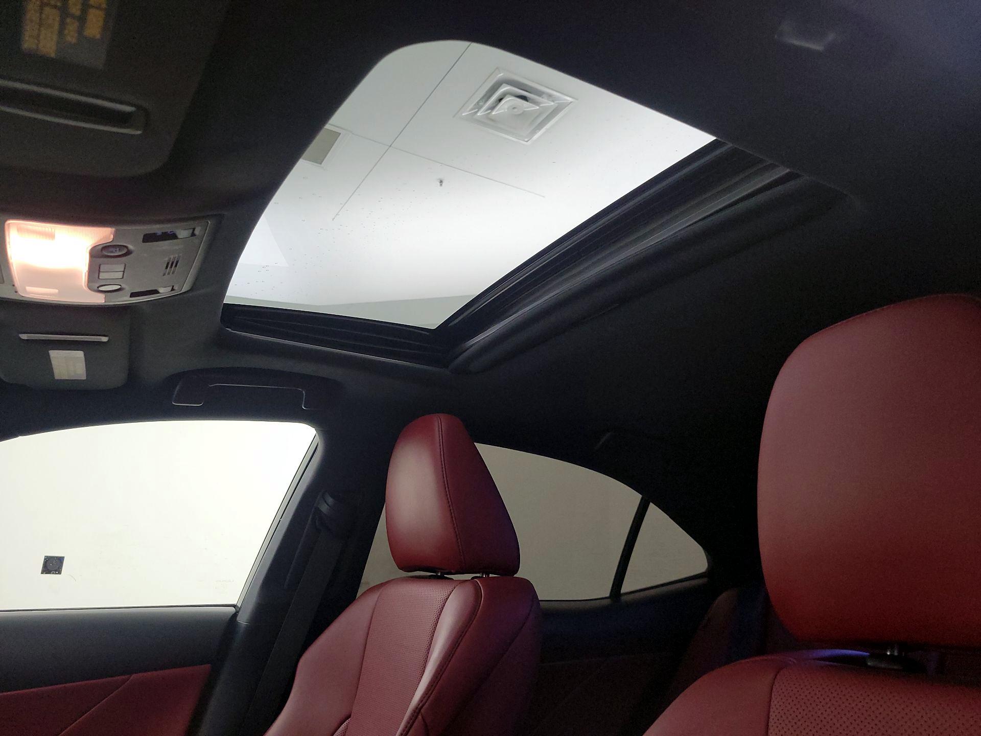 Thumbnail: 2016 Lexus IS - 19