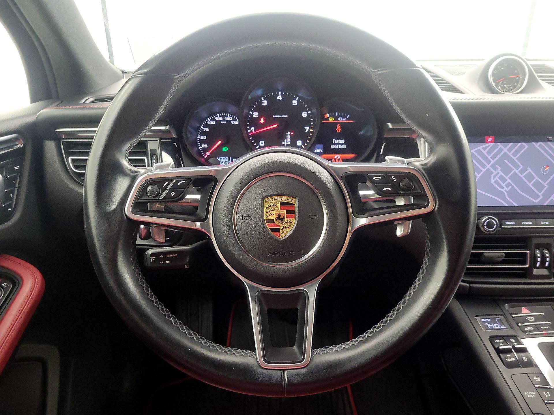 Thumbnail: 2021 Porsche Macan - 10