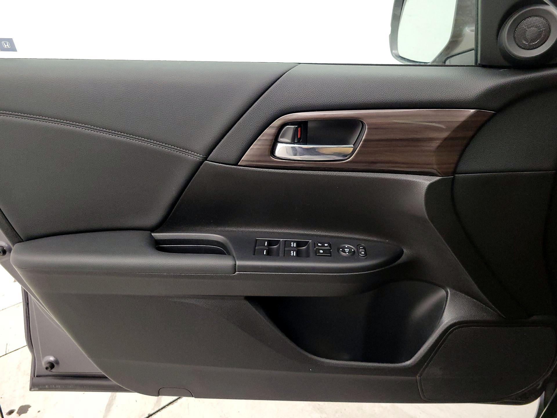 Thumbnail: 2017 Honda Accord - 12