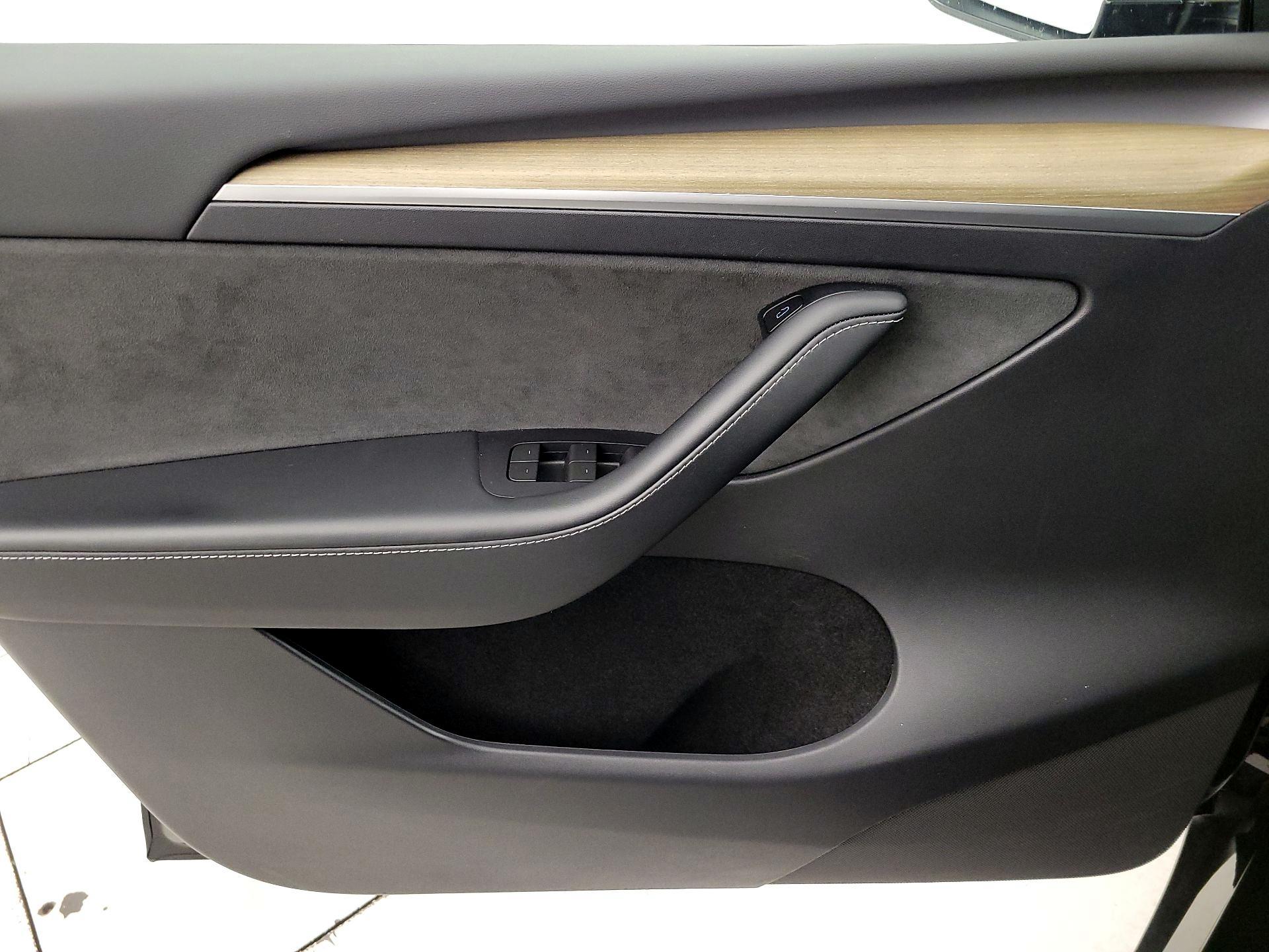 Thumbnail: 2023 Tesla Model Y - 12