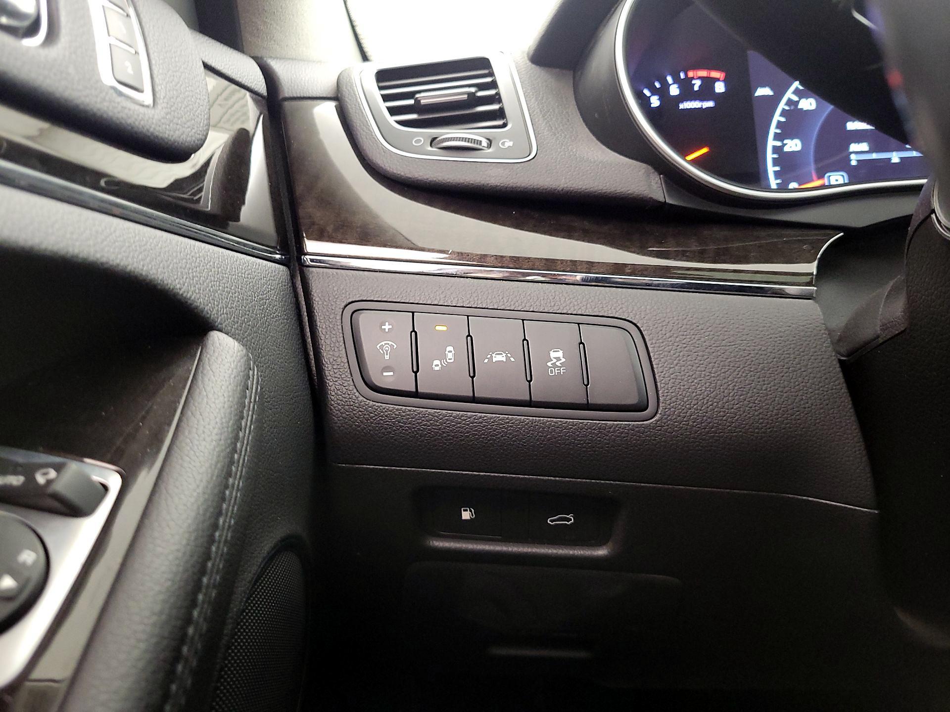 Thumbnail: 2015 Kia Cadenza - 13
