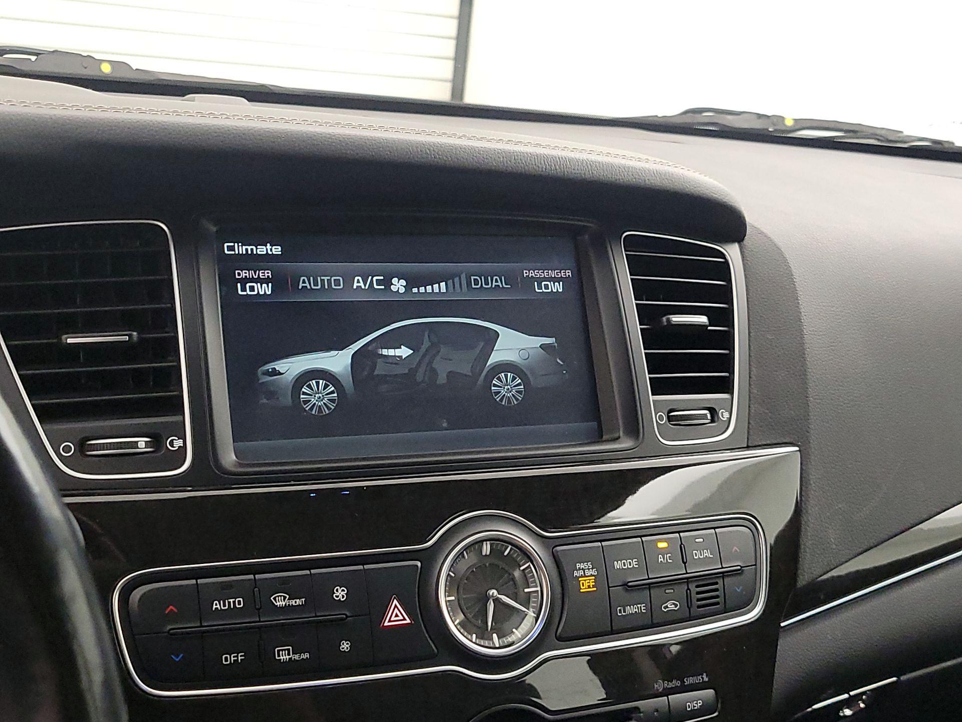 Thumbnail: 2015 Kia Cadenza - 17