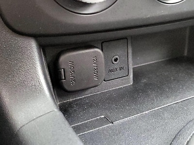 USB/AUX Ports