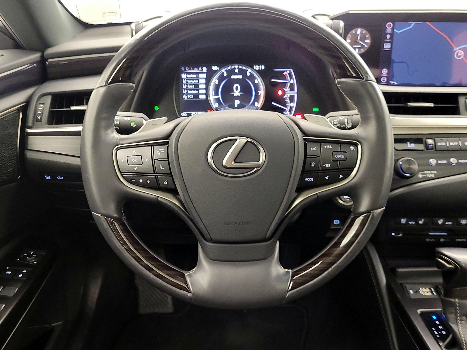 Thumbnail: 2019 Lexus ES - 10